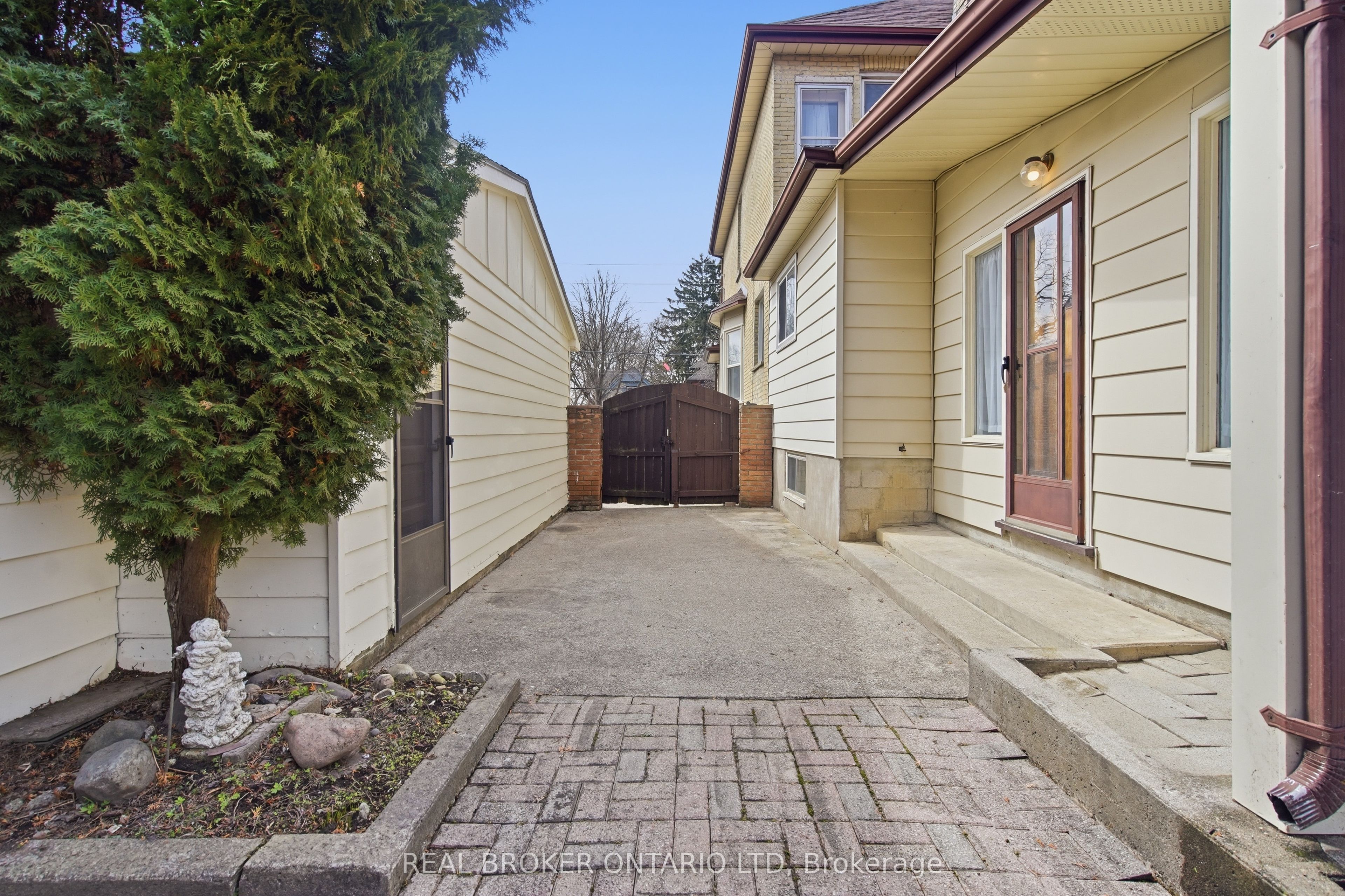 908 William Street Property Photo 39