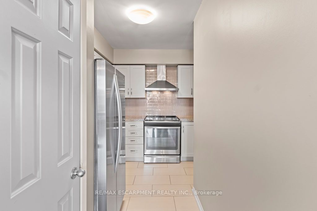 36 James Street S 810 Property Photo 4