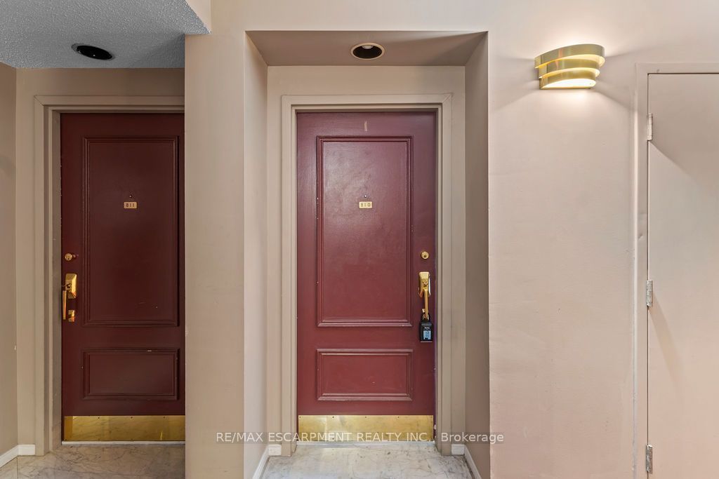 36 James Street S 810 Property Photo 20