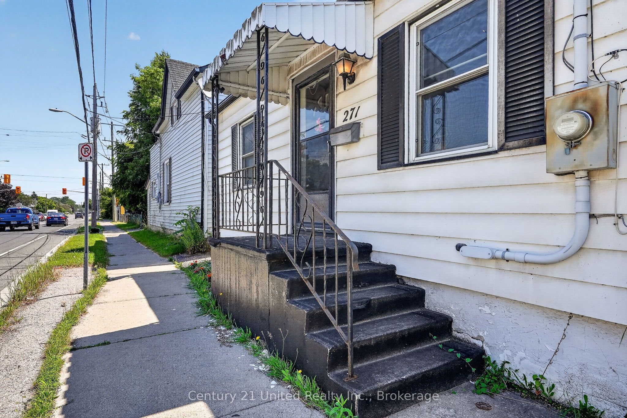 271 University Avenue W Property Photo 3
