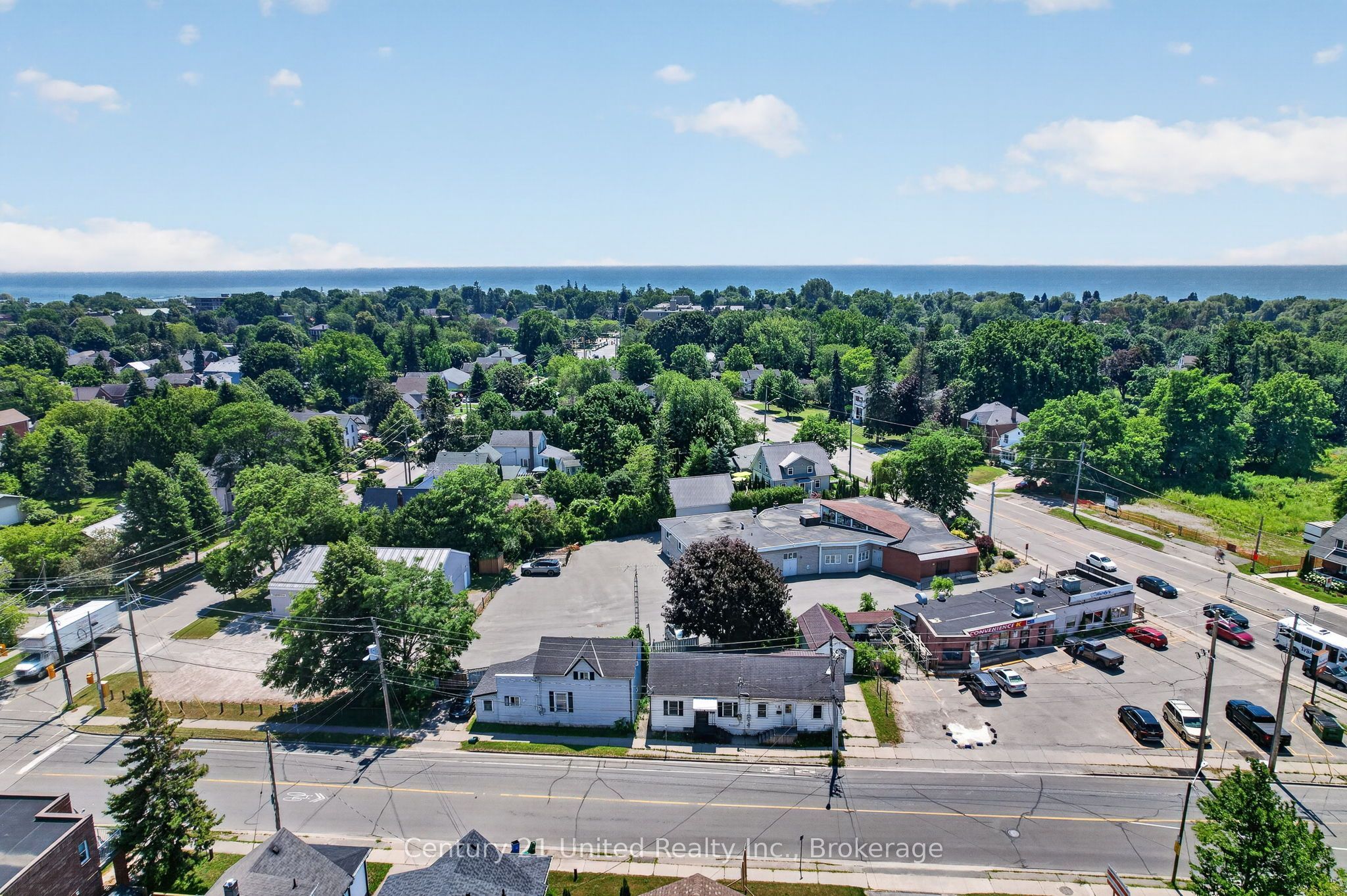 271 University Avenue W Property Photo 4