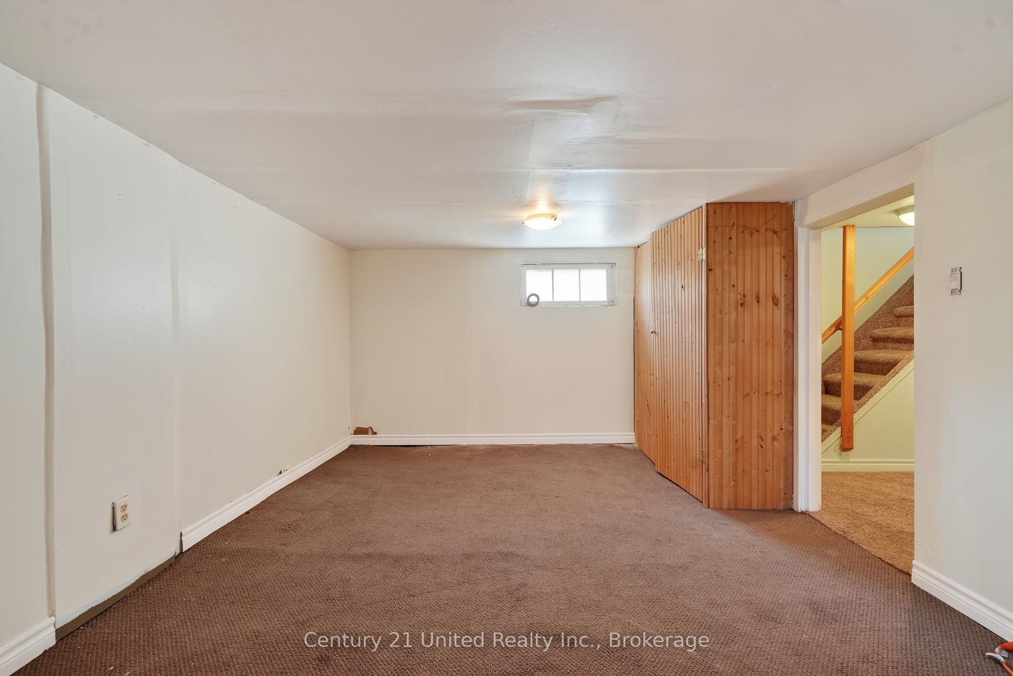 271 University Avenue W Property Photo 32