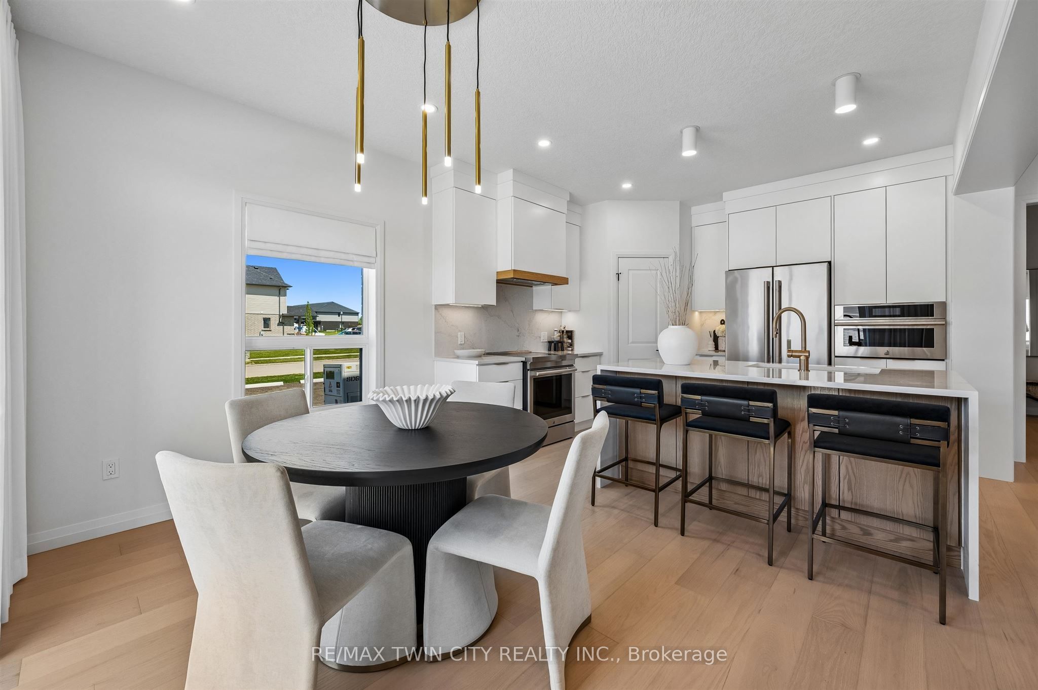 1681 Dunkirk Avenue Property Photo 11