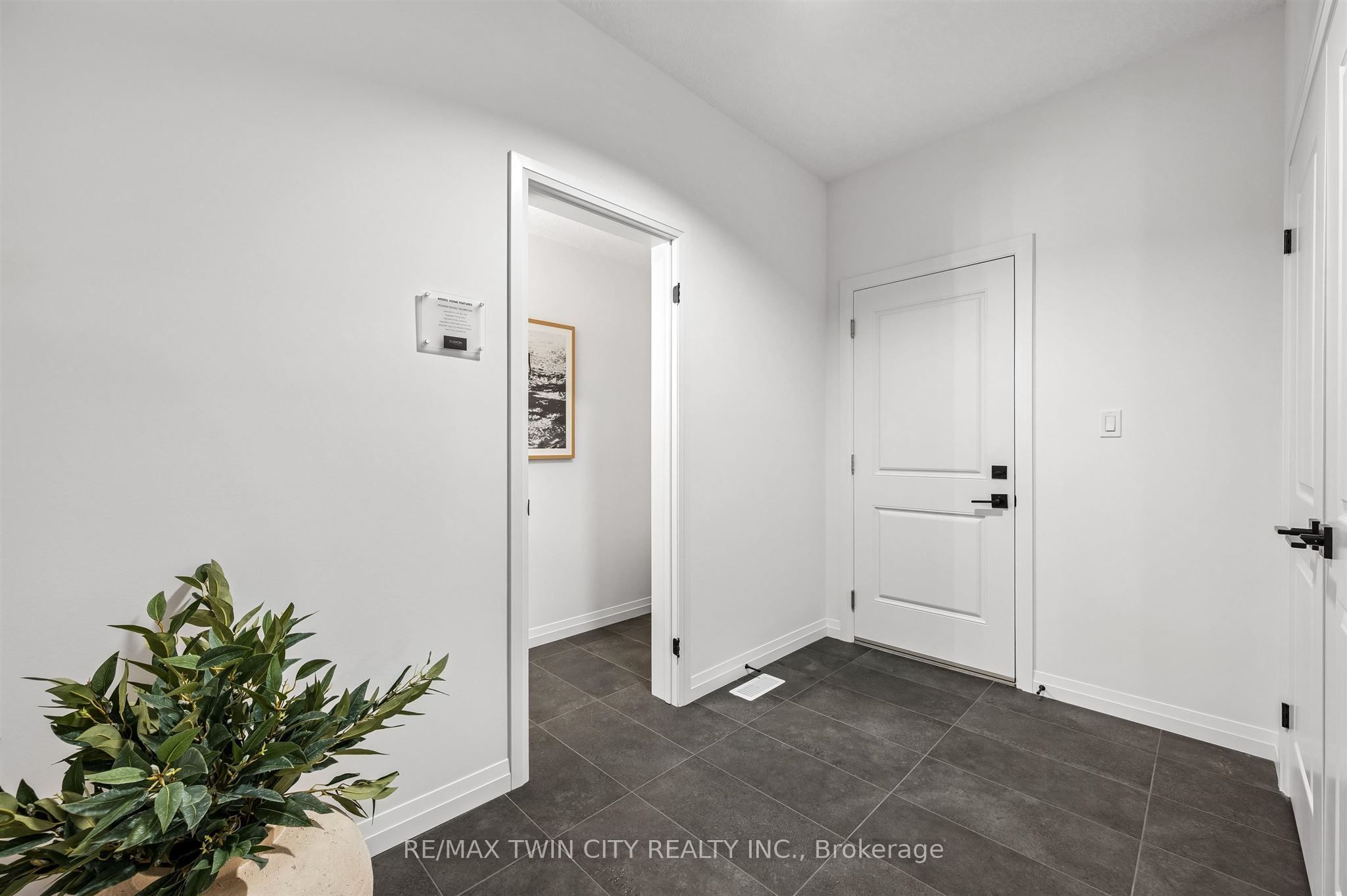 1681 Dunkirk Avenue Property Photo 18