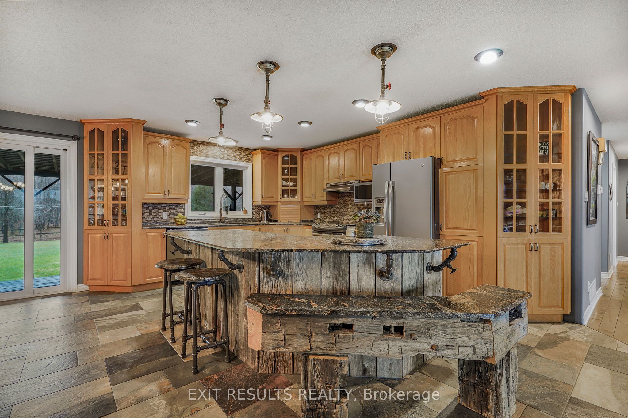 638 St Thomas Road E Property Photo 9
