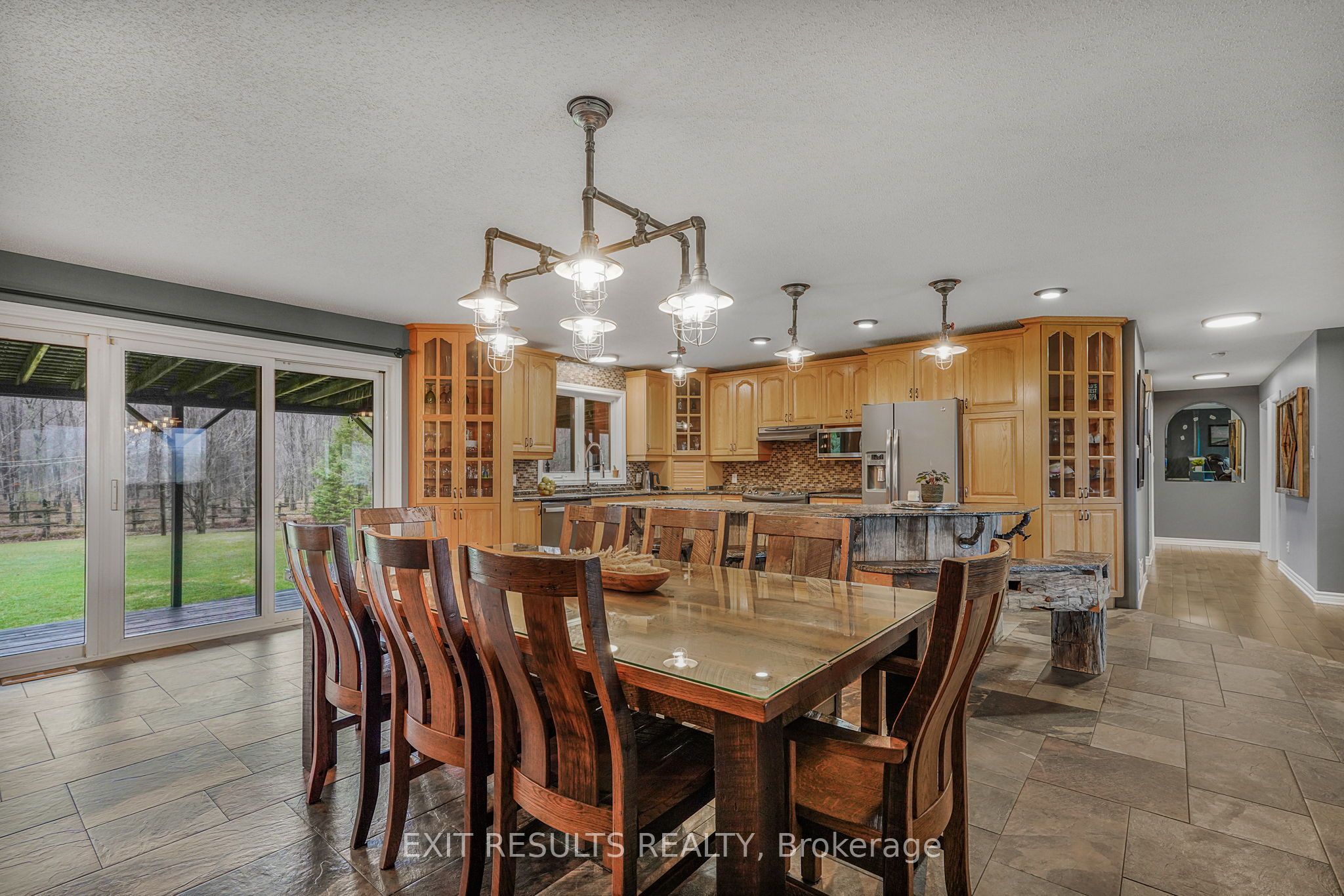 638 St Thomas Road E Property Photo 12