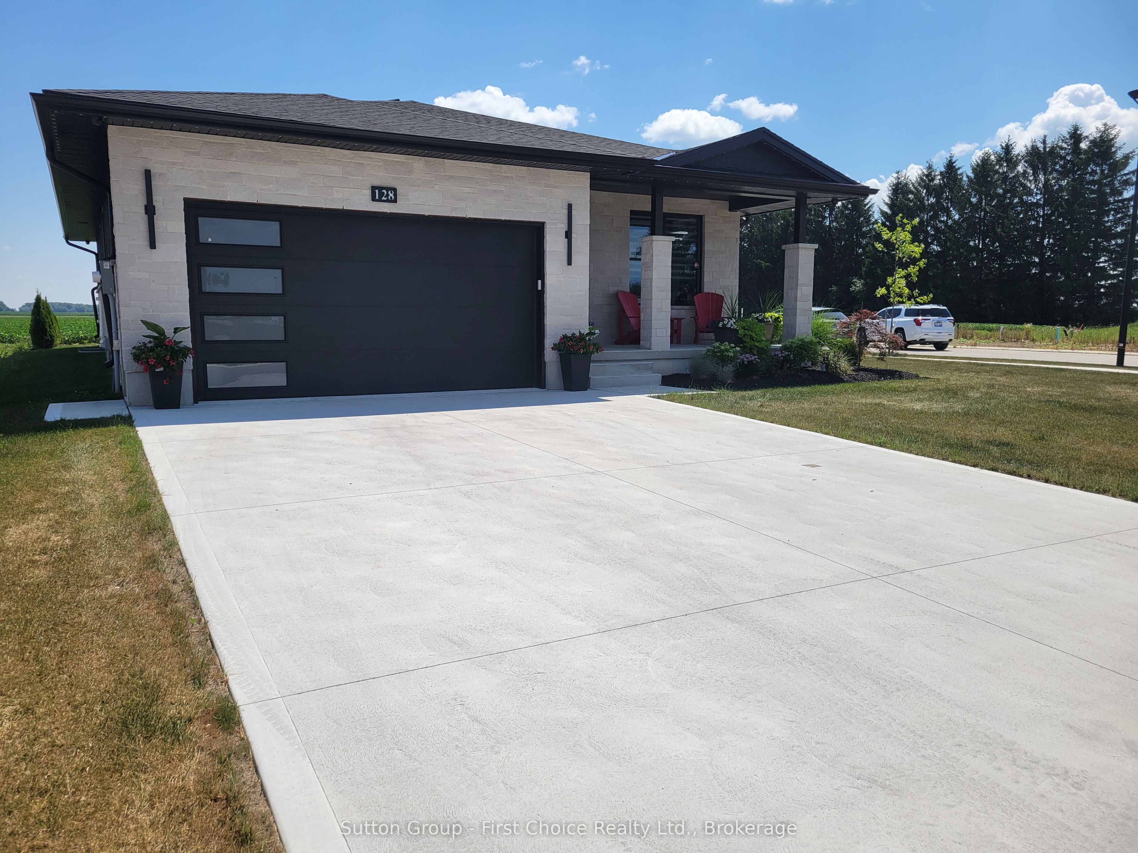 128 Rowe Avenue Property Photo 4