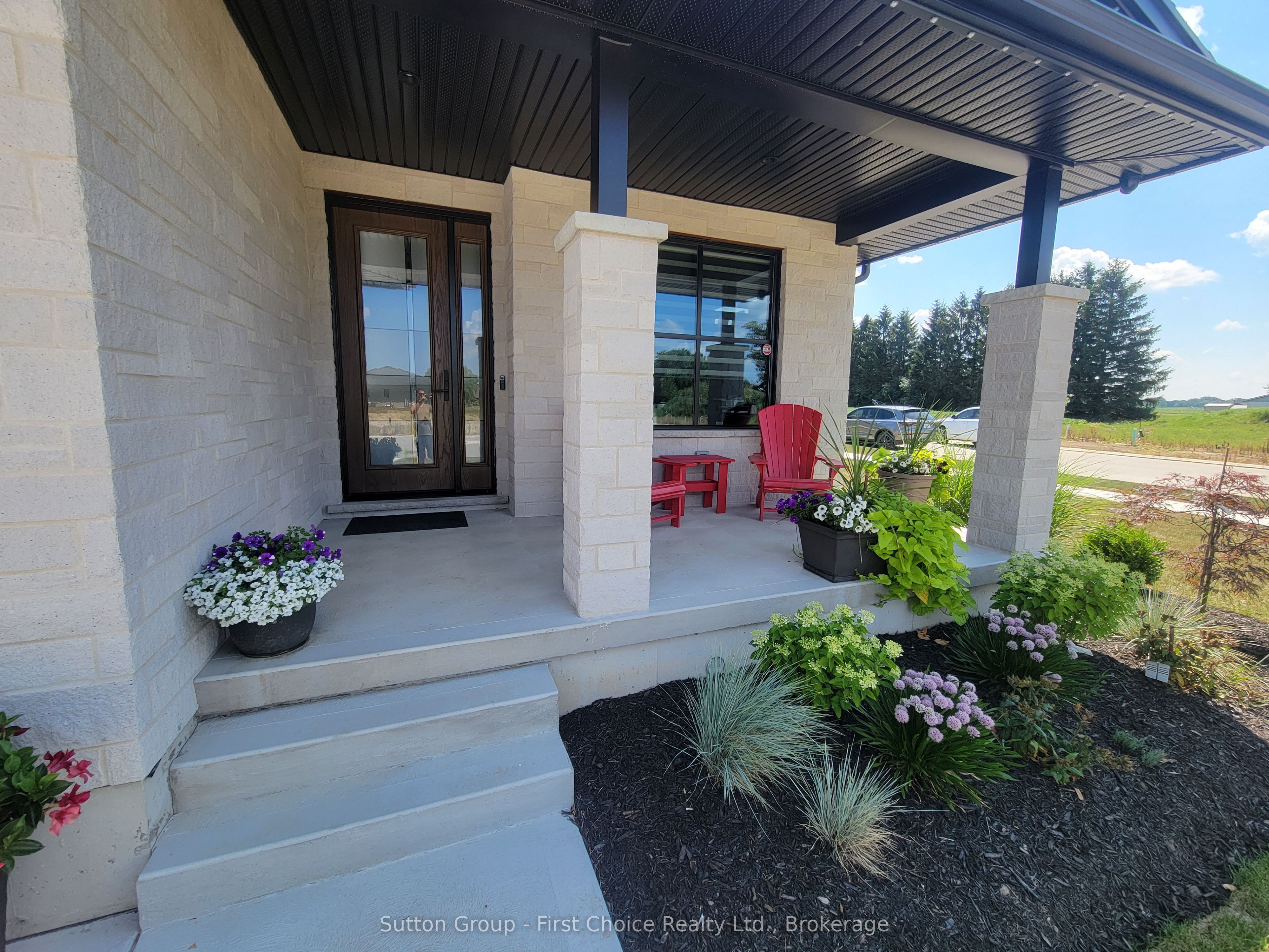 128 Rowe Avenue Property Photo 6
