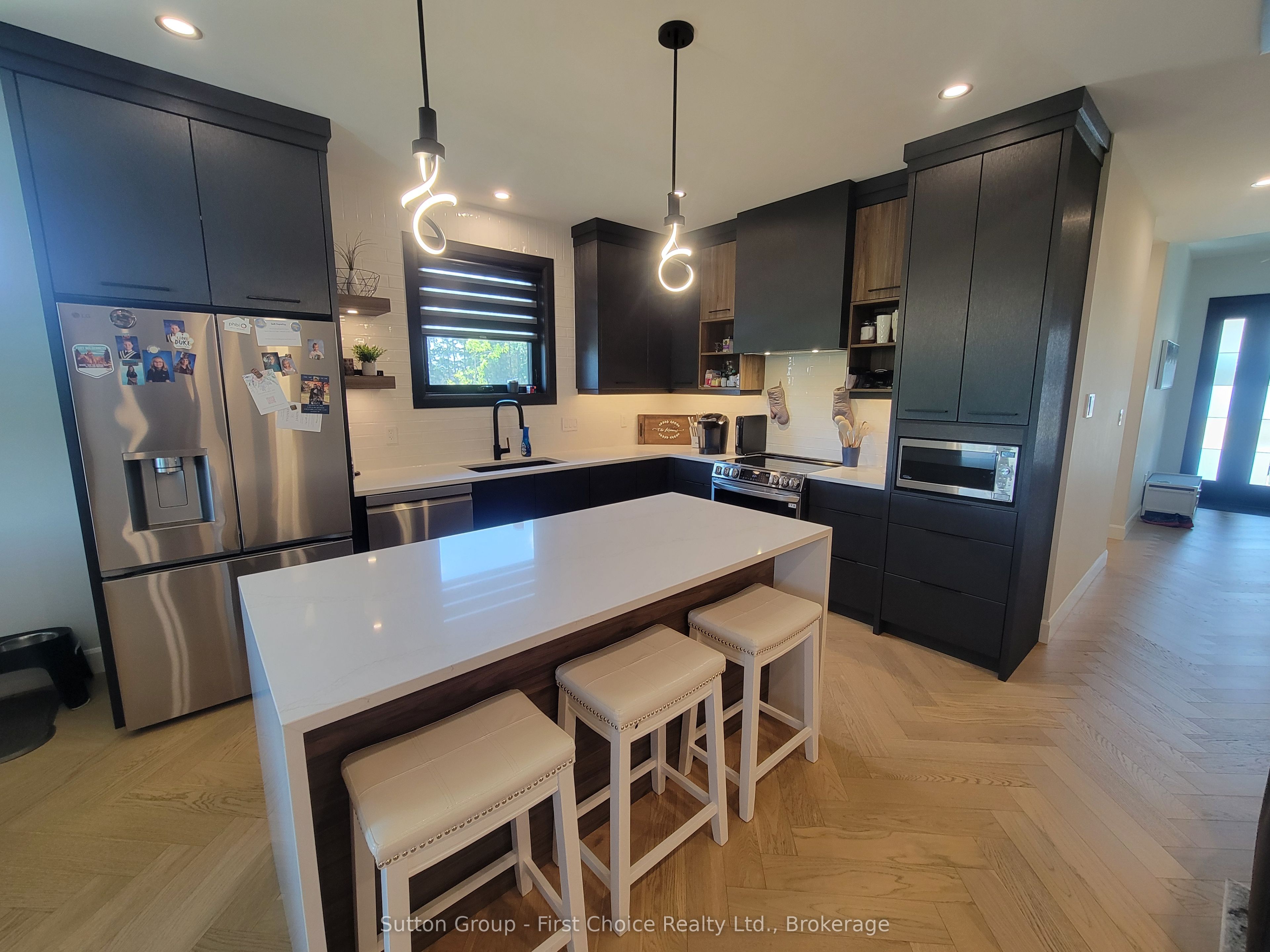 128 Rowe Avenue Property Photo 10