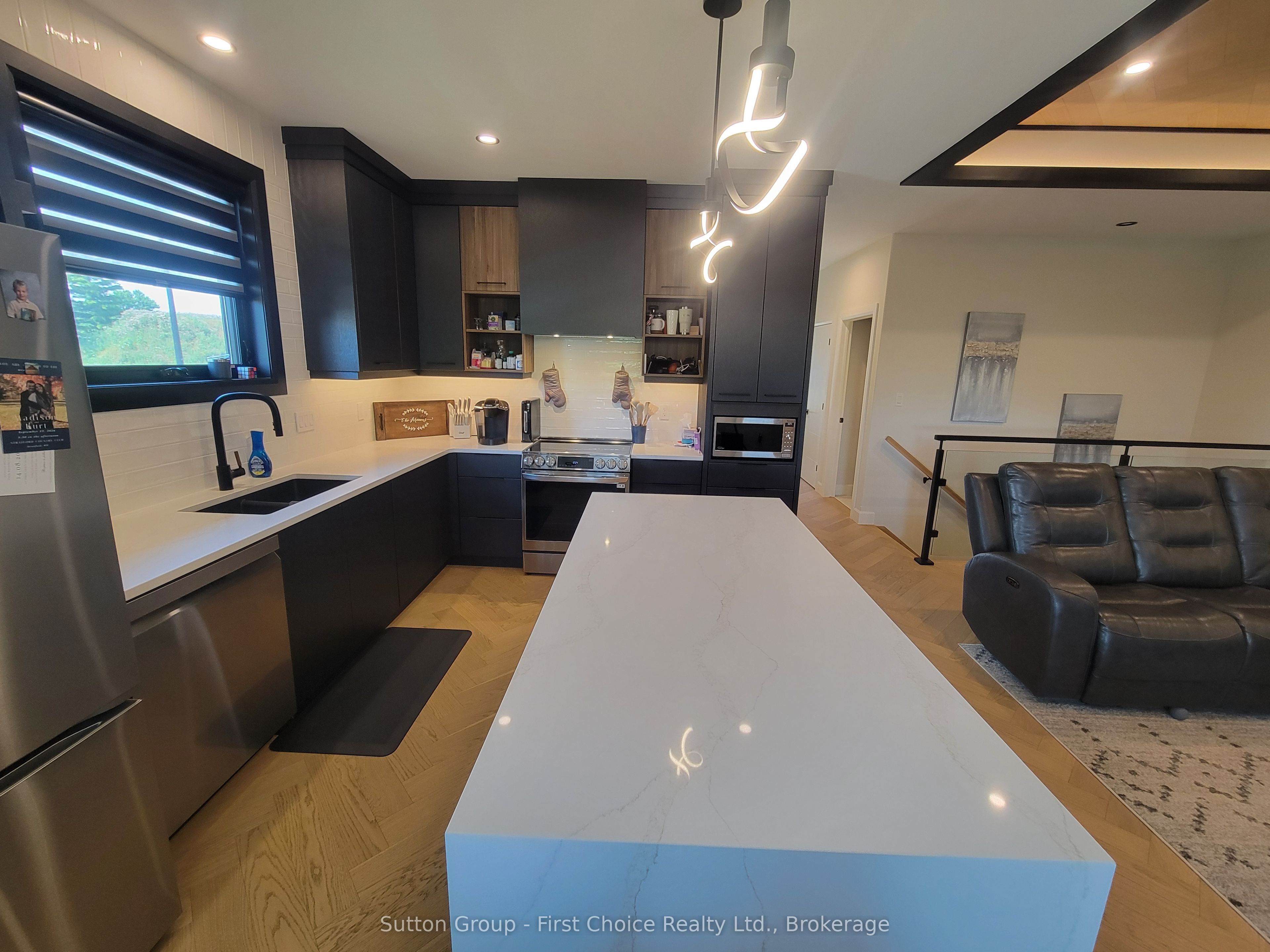 128 Rowe Avenue Property Photo 11