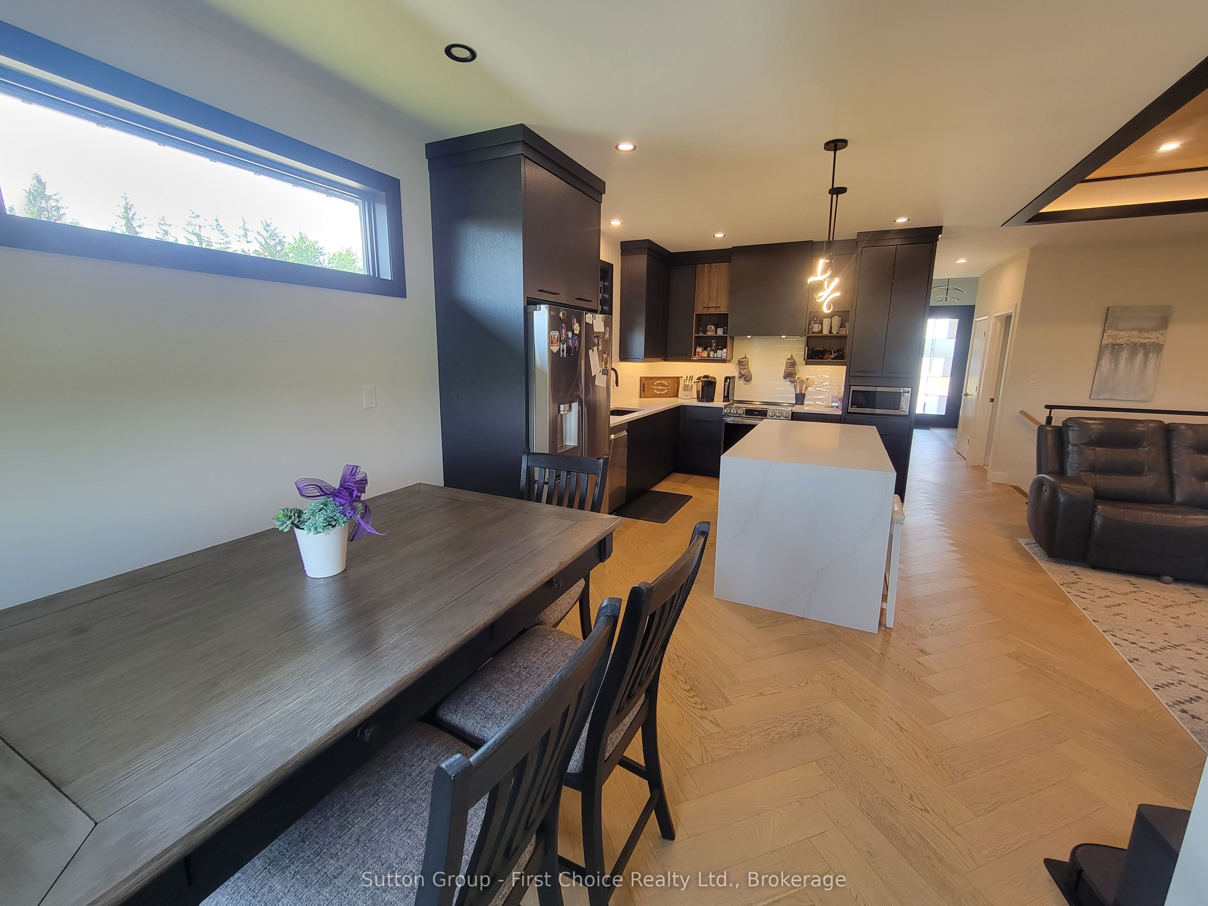 128 Rowe Avenue Property Photo 15