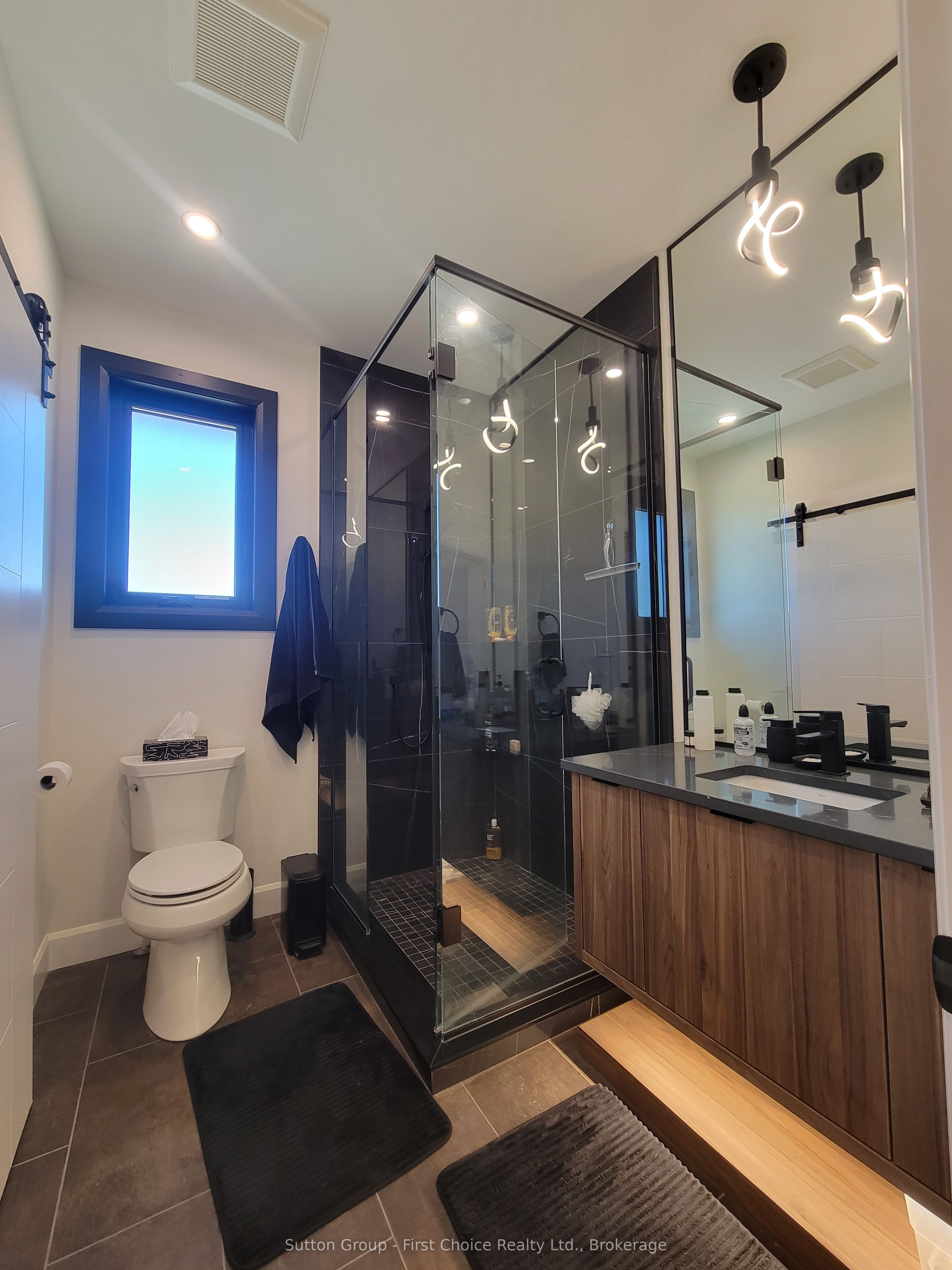 128 Rowe Avenue Property Photo 21