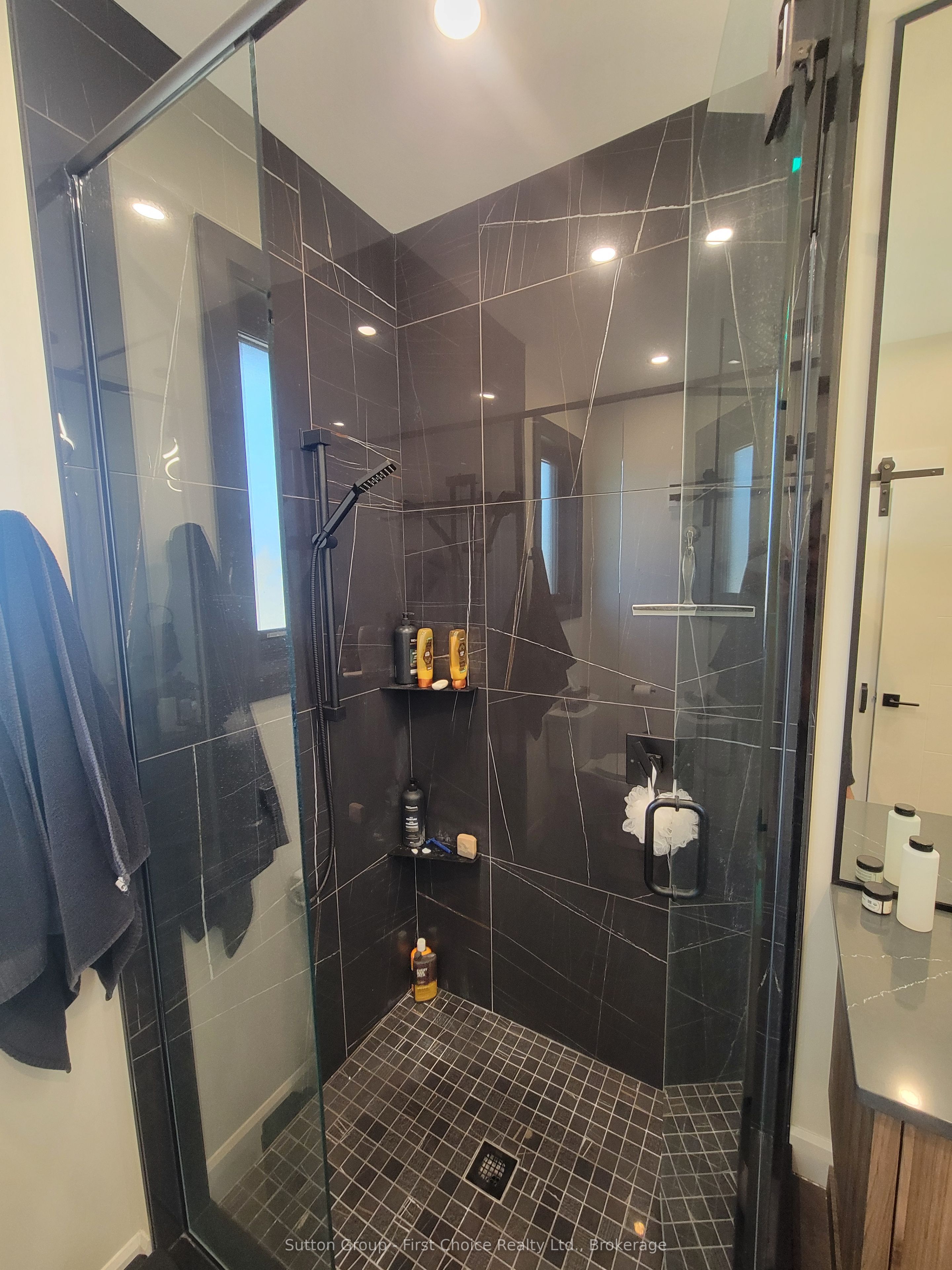 128 Rowe Avenue Property Photo 22