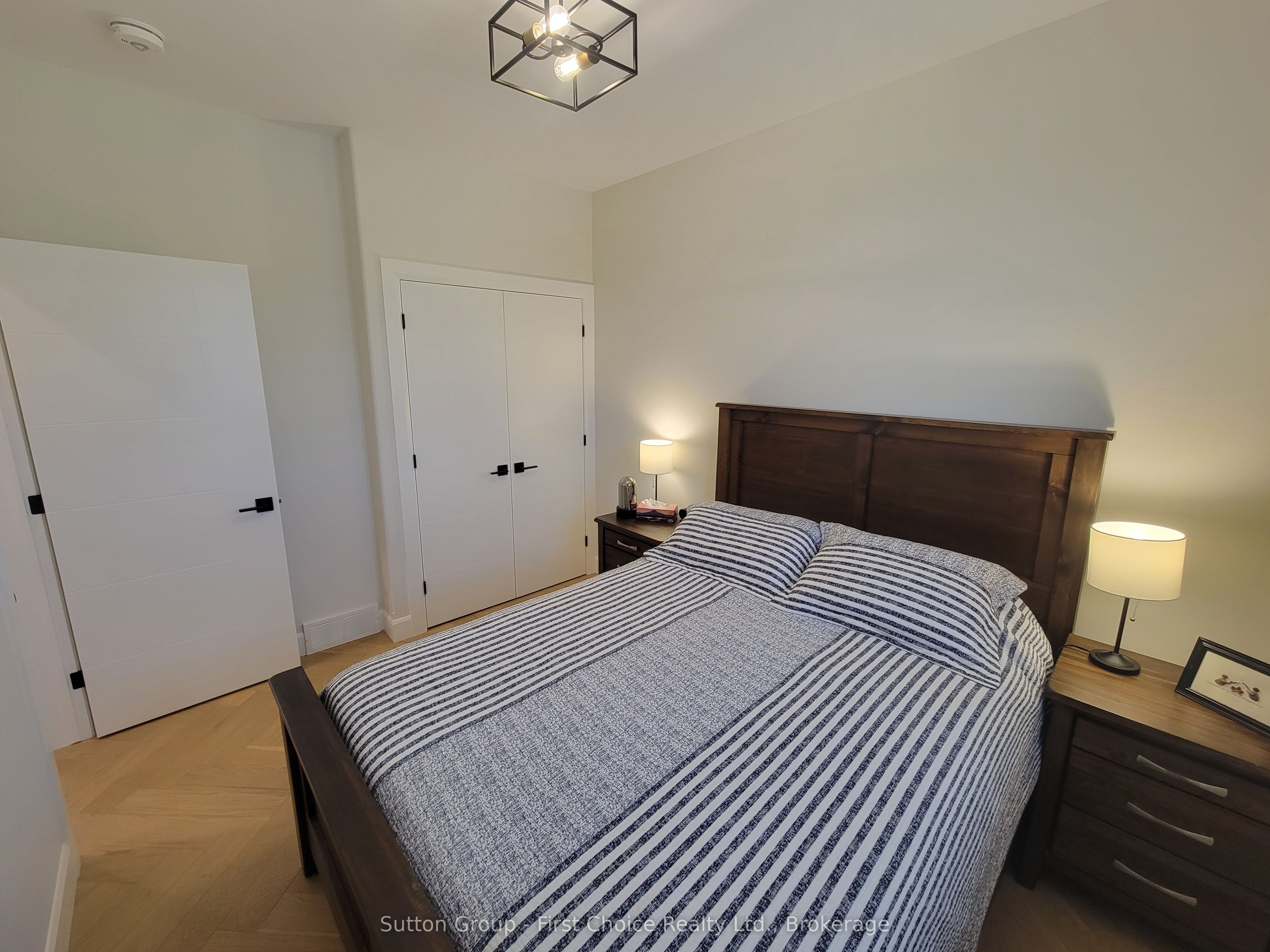 128 Rowe Avenue Property Photo 25