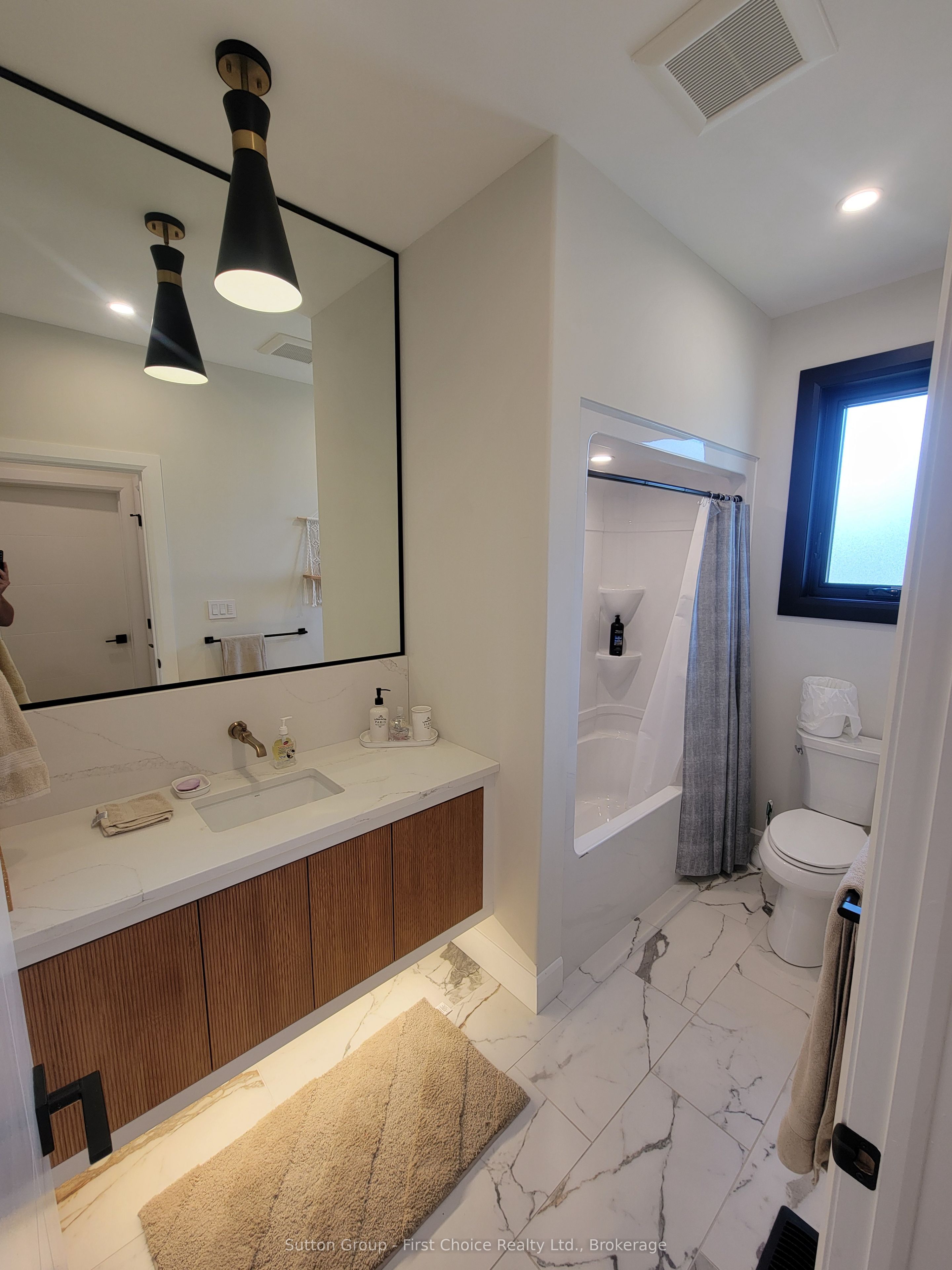 128 Rowe Avenue Property Photo 26