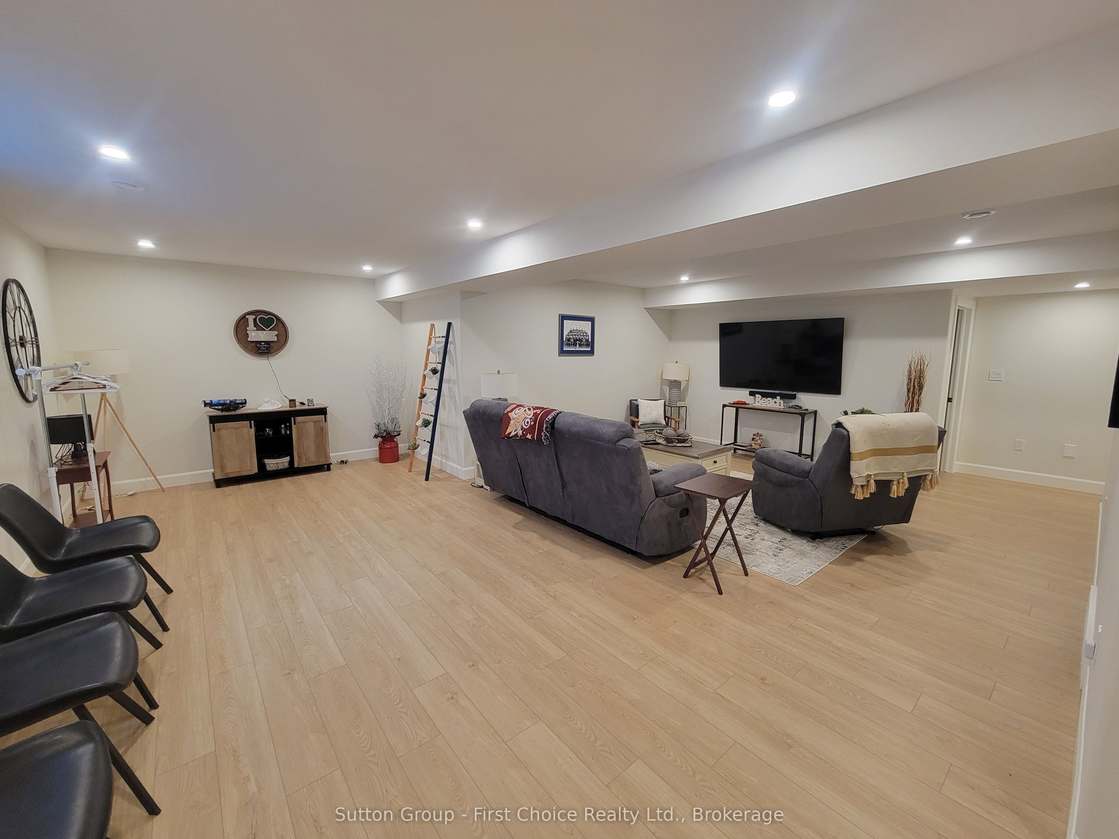 128 Rowe Avenue Property Photo 29