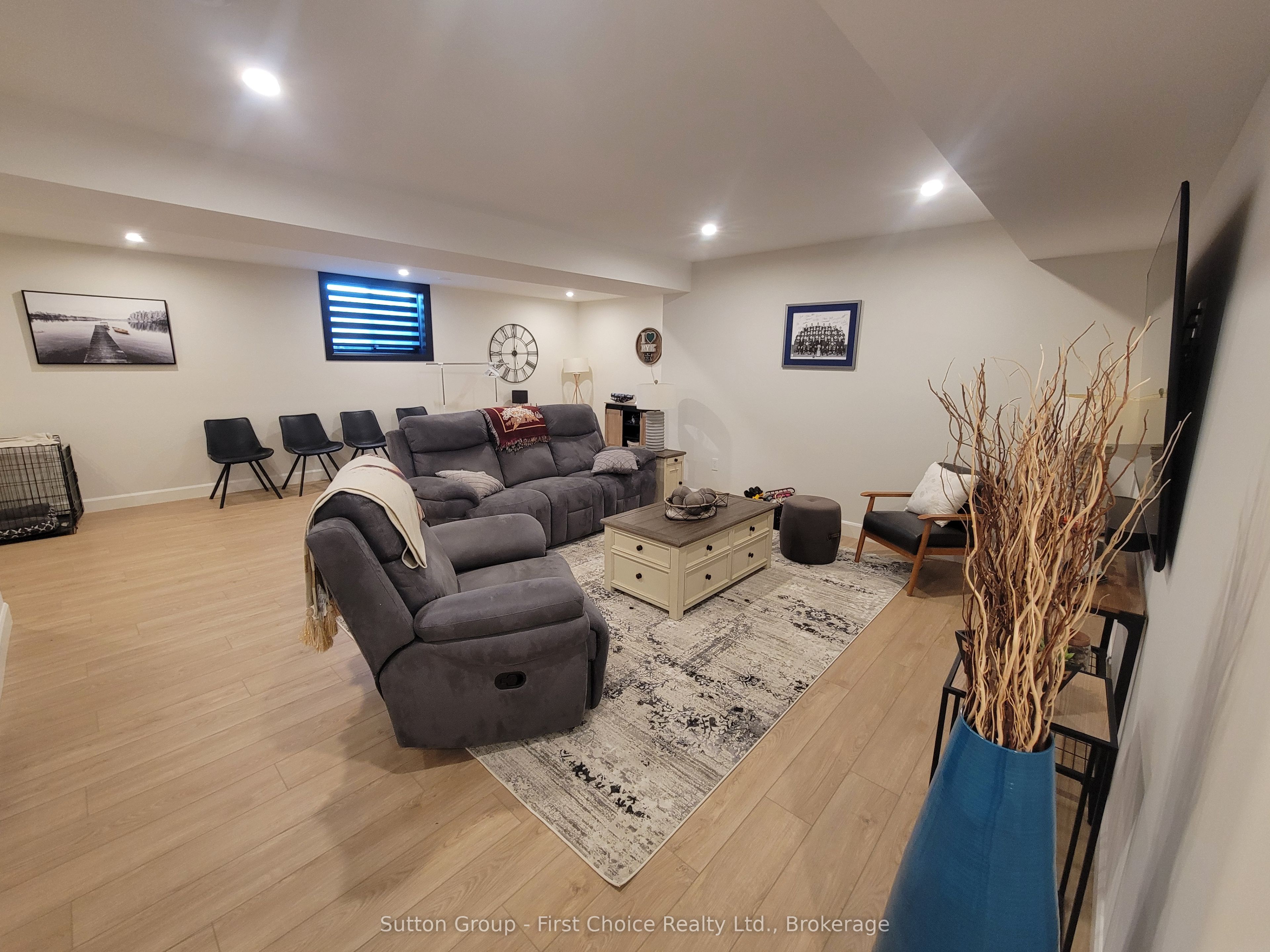128 Rowe Avenue Property Photo 31