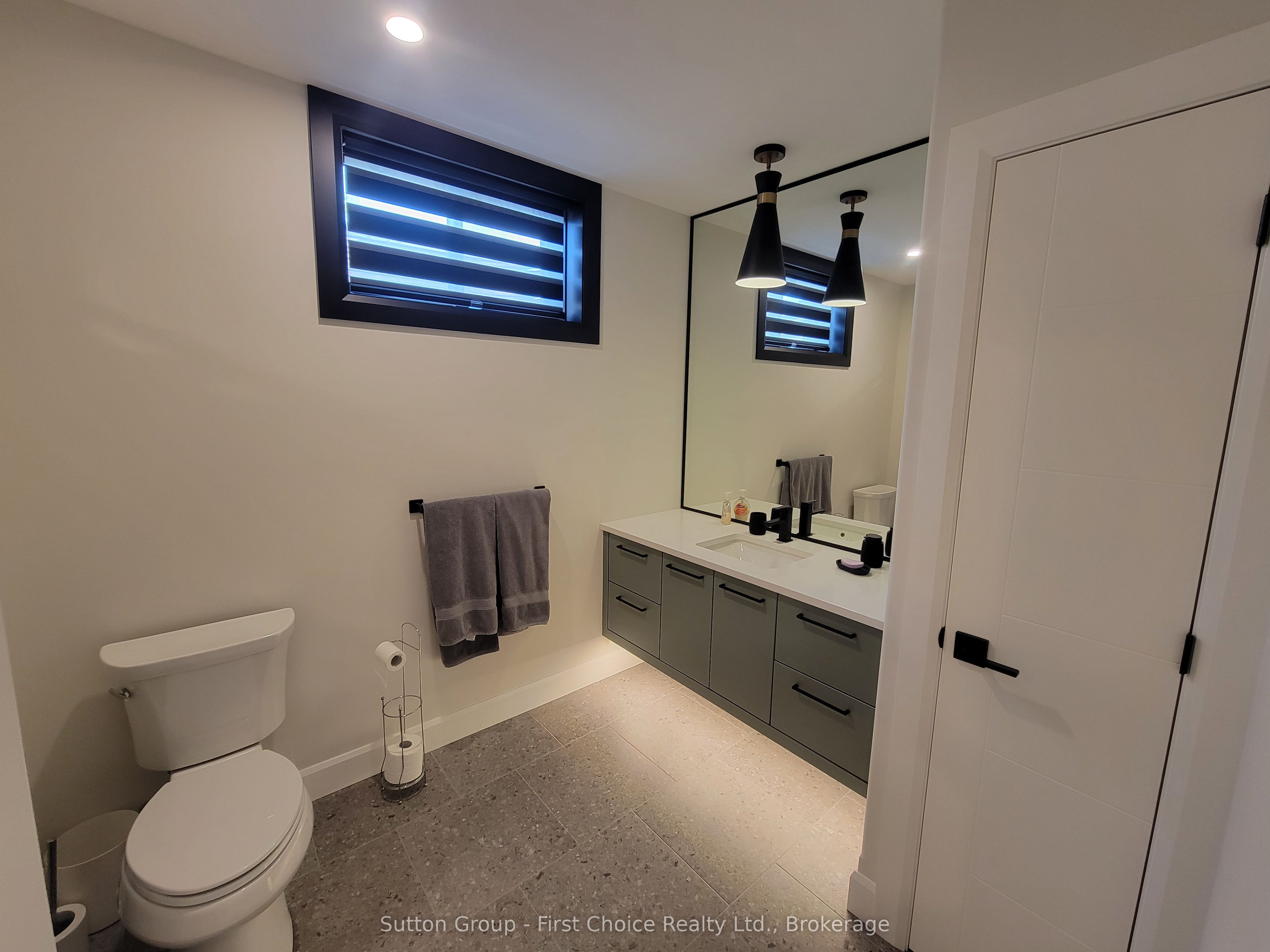 128 Rowe Avenue Property Photo 35