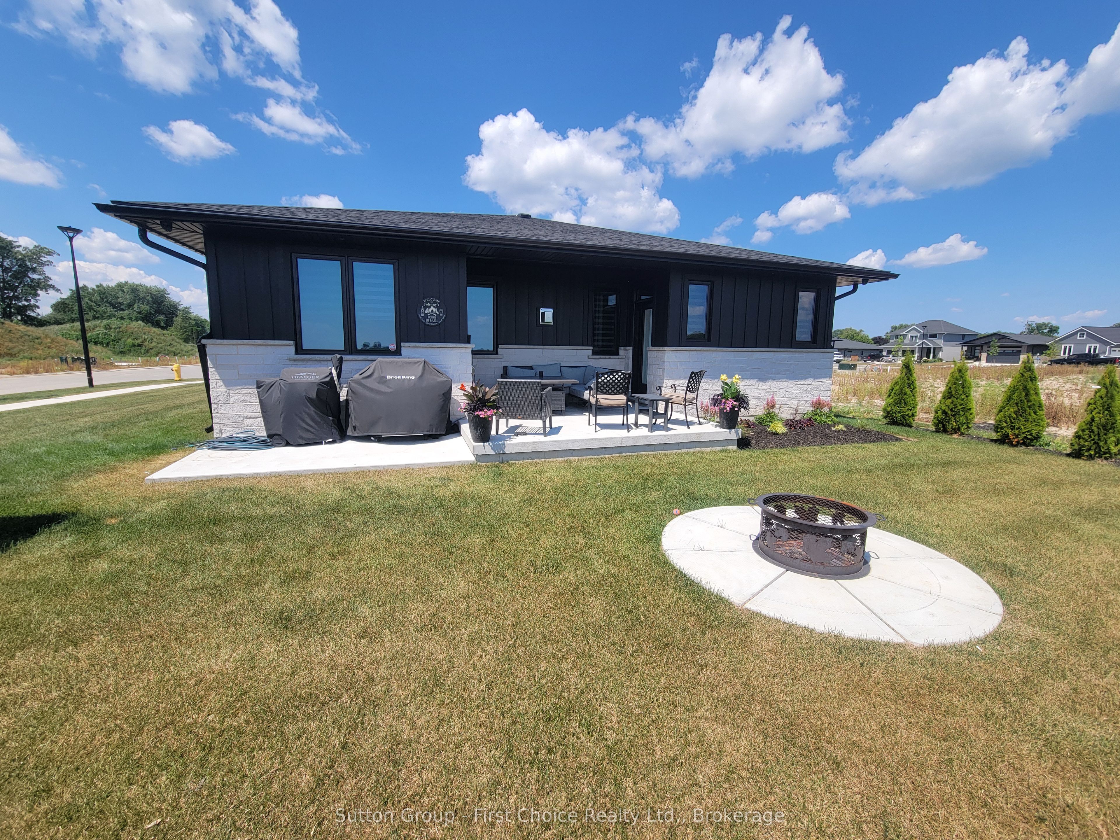 128 Rowe Avenue Property Photo 45