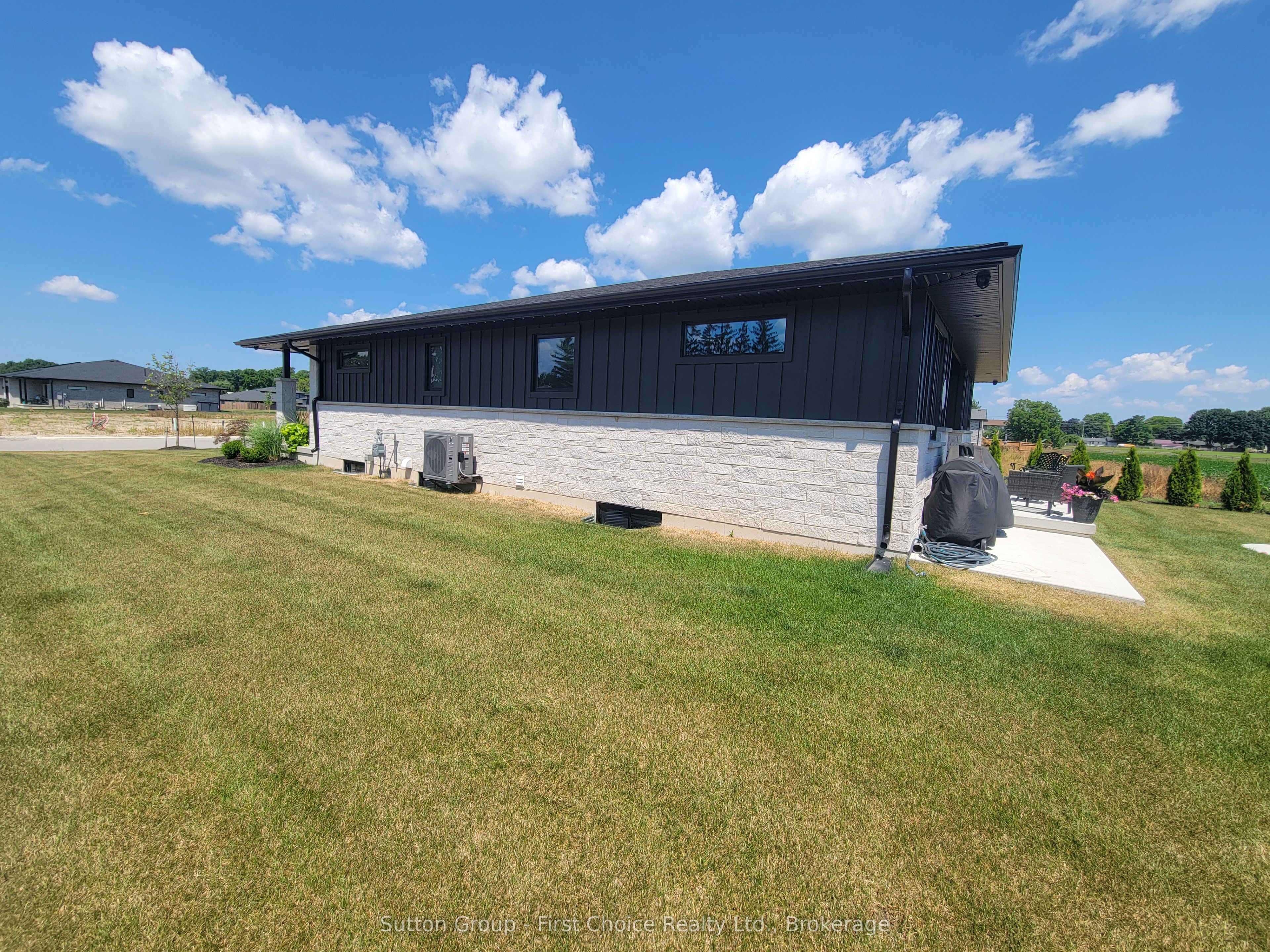 128 Rowe Avenue Property Photo 48