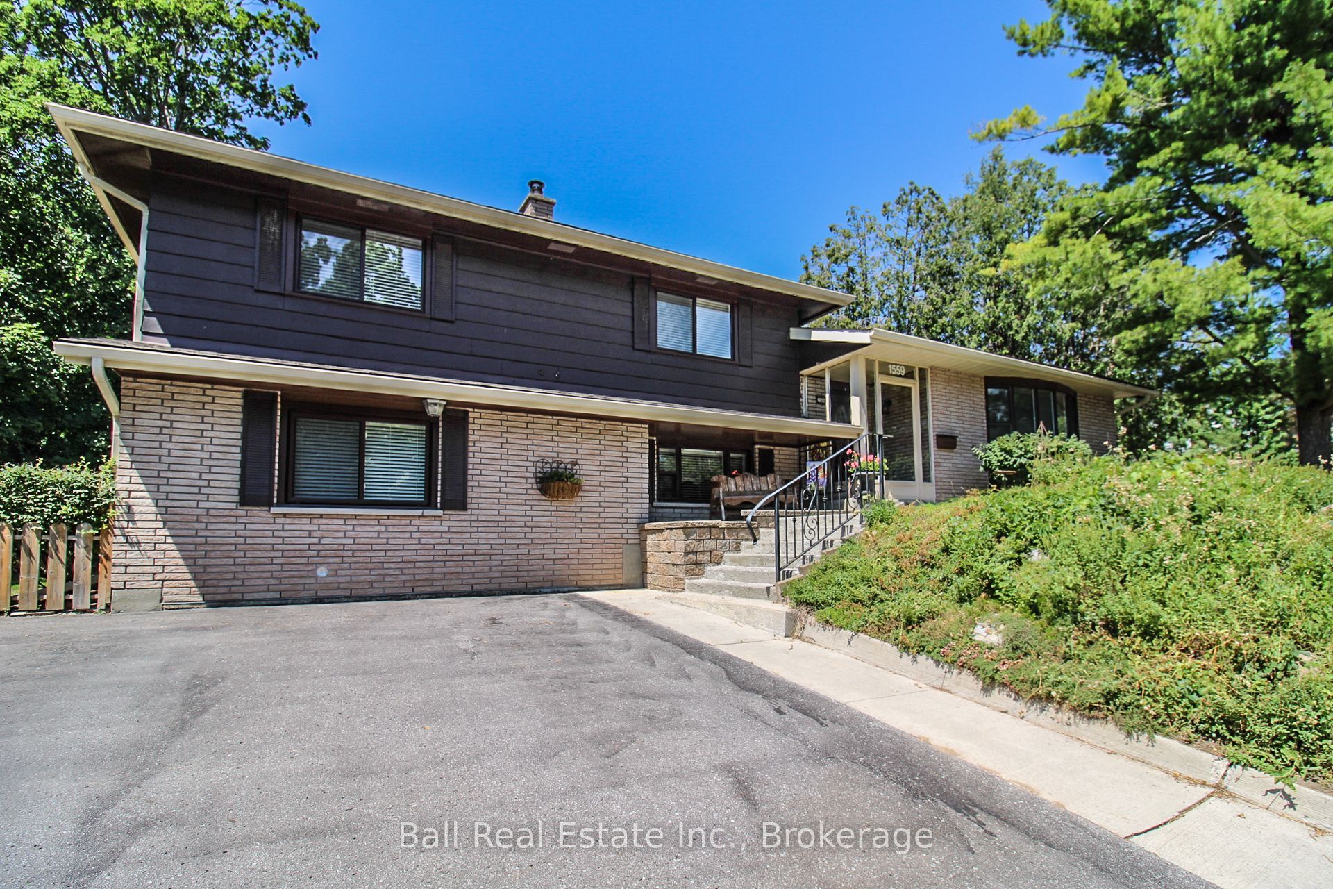 1559 Westbrook Drive Property Photo 1