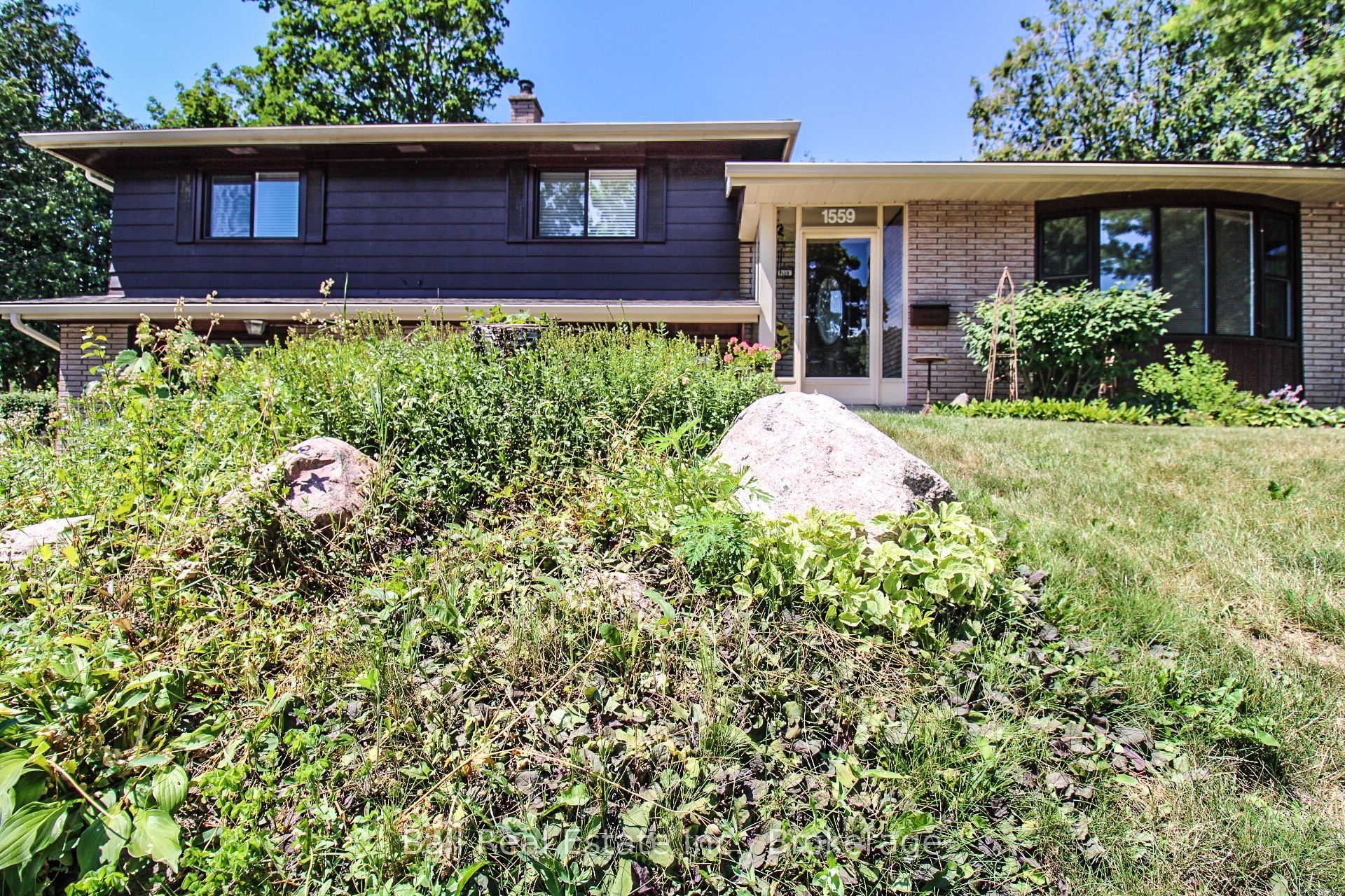 1559 Westbrook Drive Property Photo 2