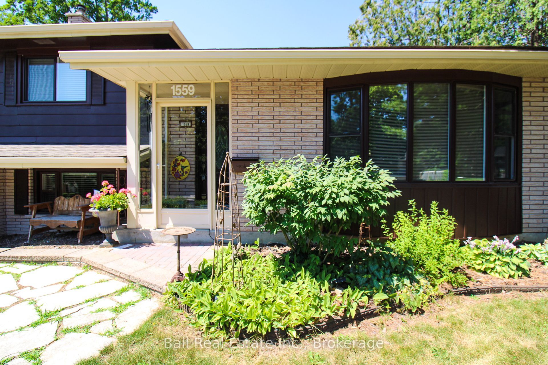1559 Westbrook Drive Property Photo 3