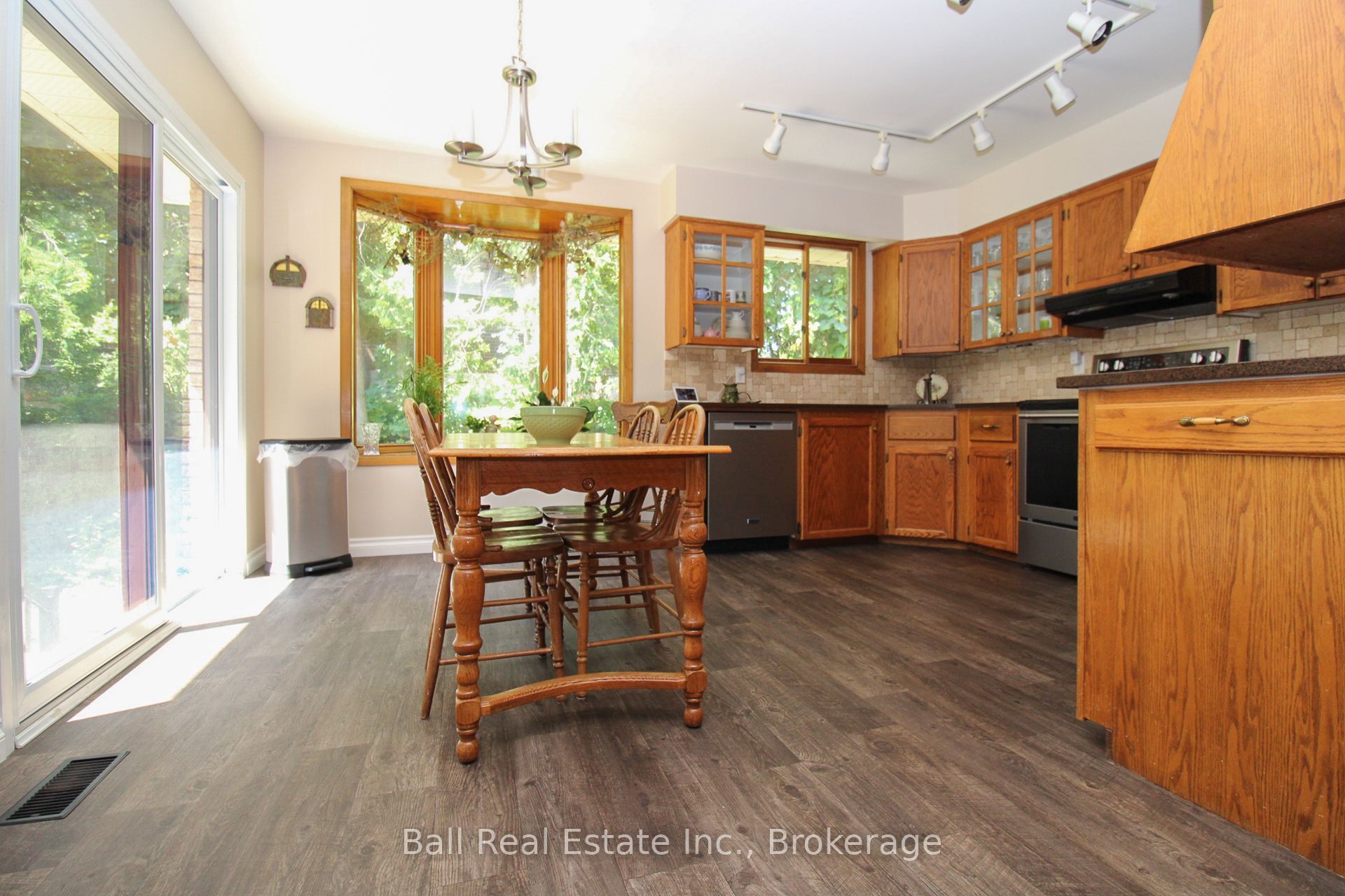 1559 Westbrook Drive Property Photo 9