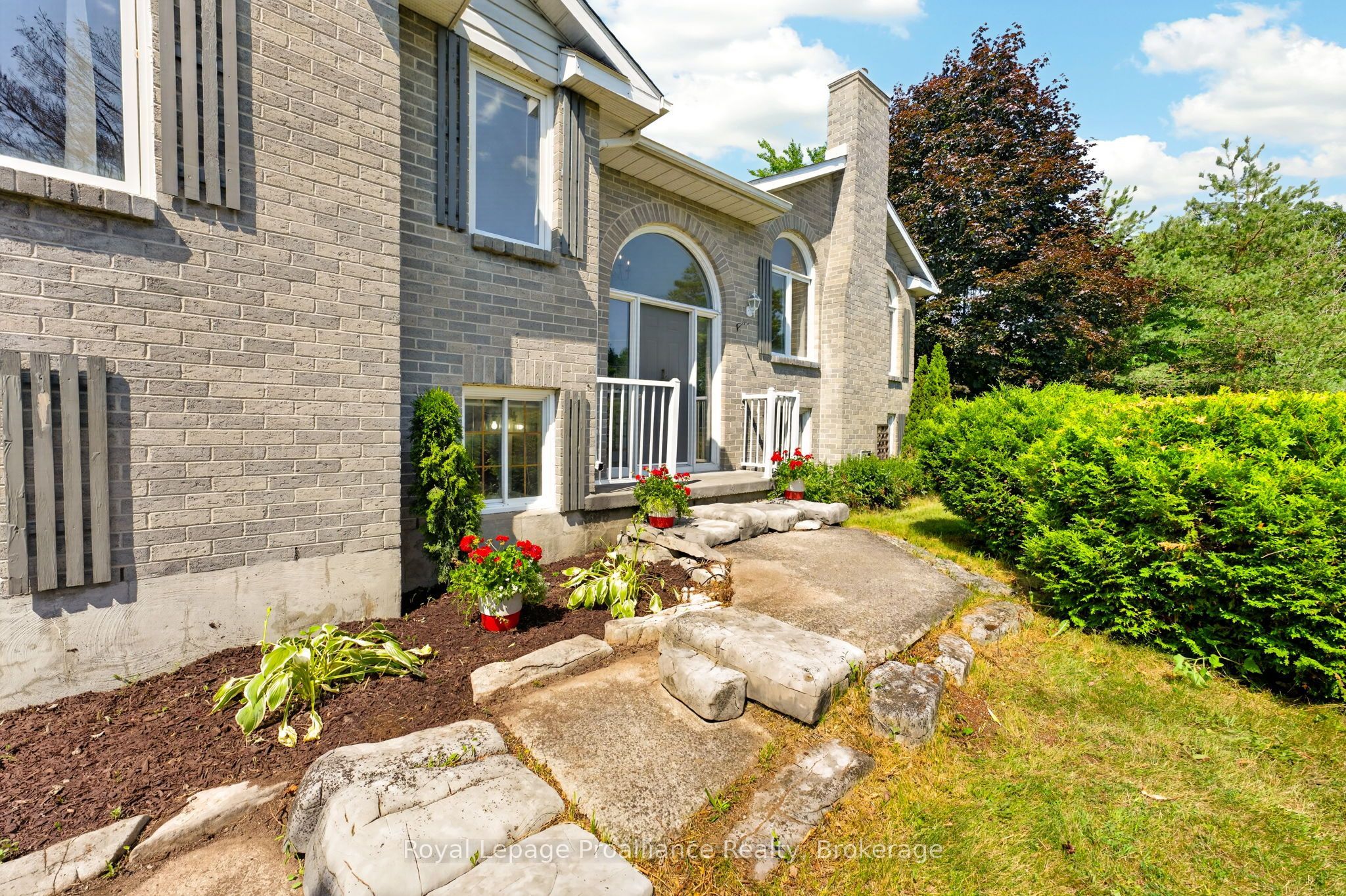 3561 Vienna Crescent Property Photo 2