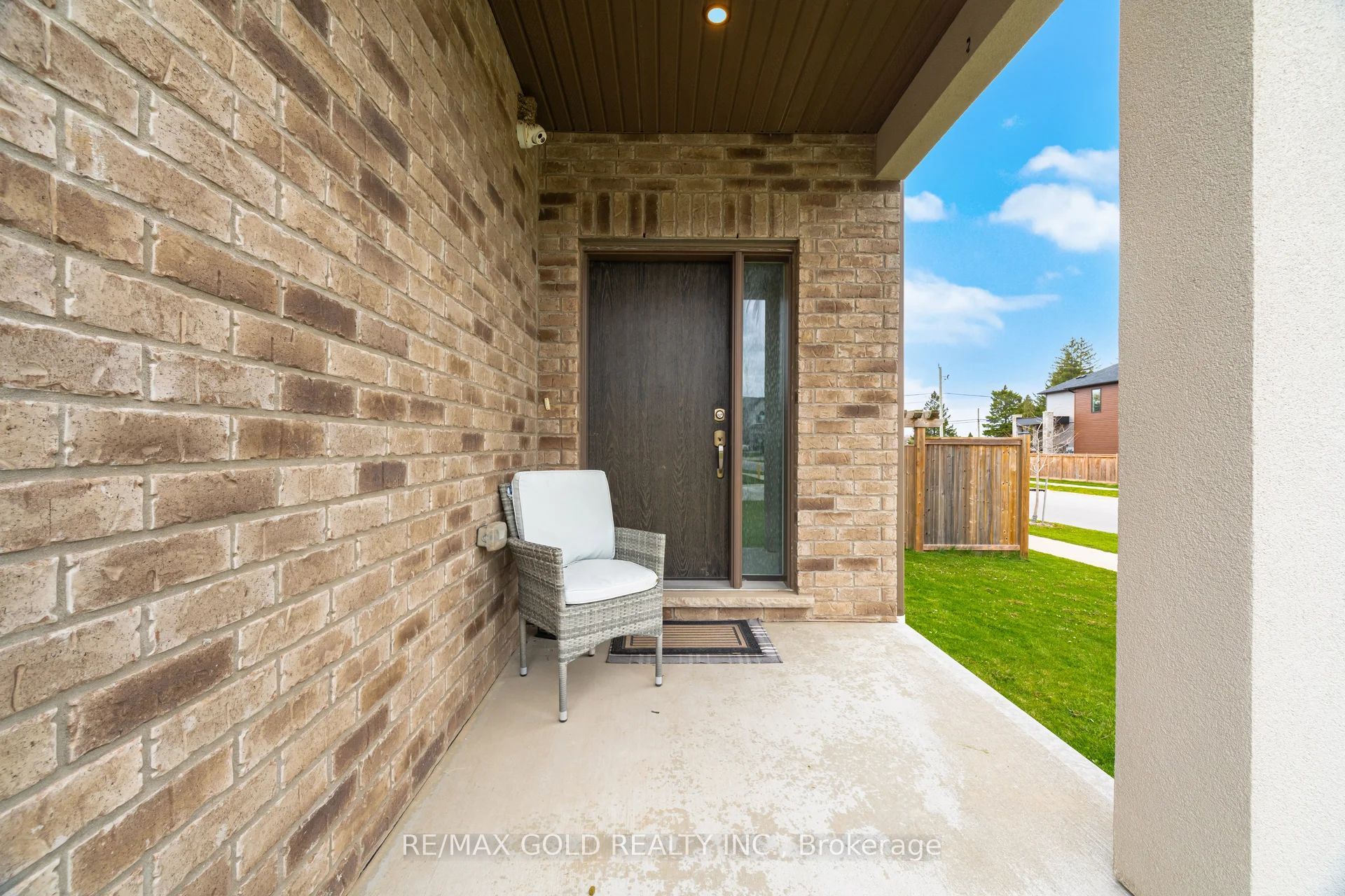 2439 Daisy Bend Property Photo 4