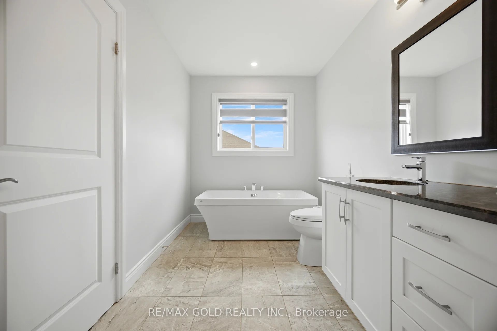 2439 Daisy Bend Property Photo 18