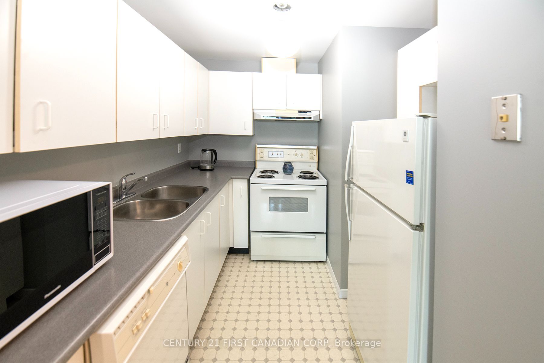 77 Baseline Road 405 Property Photo 11