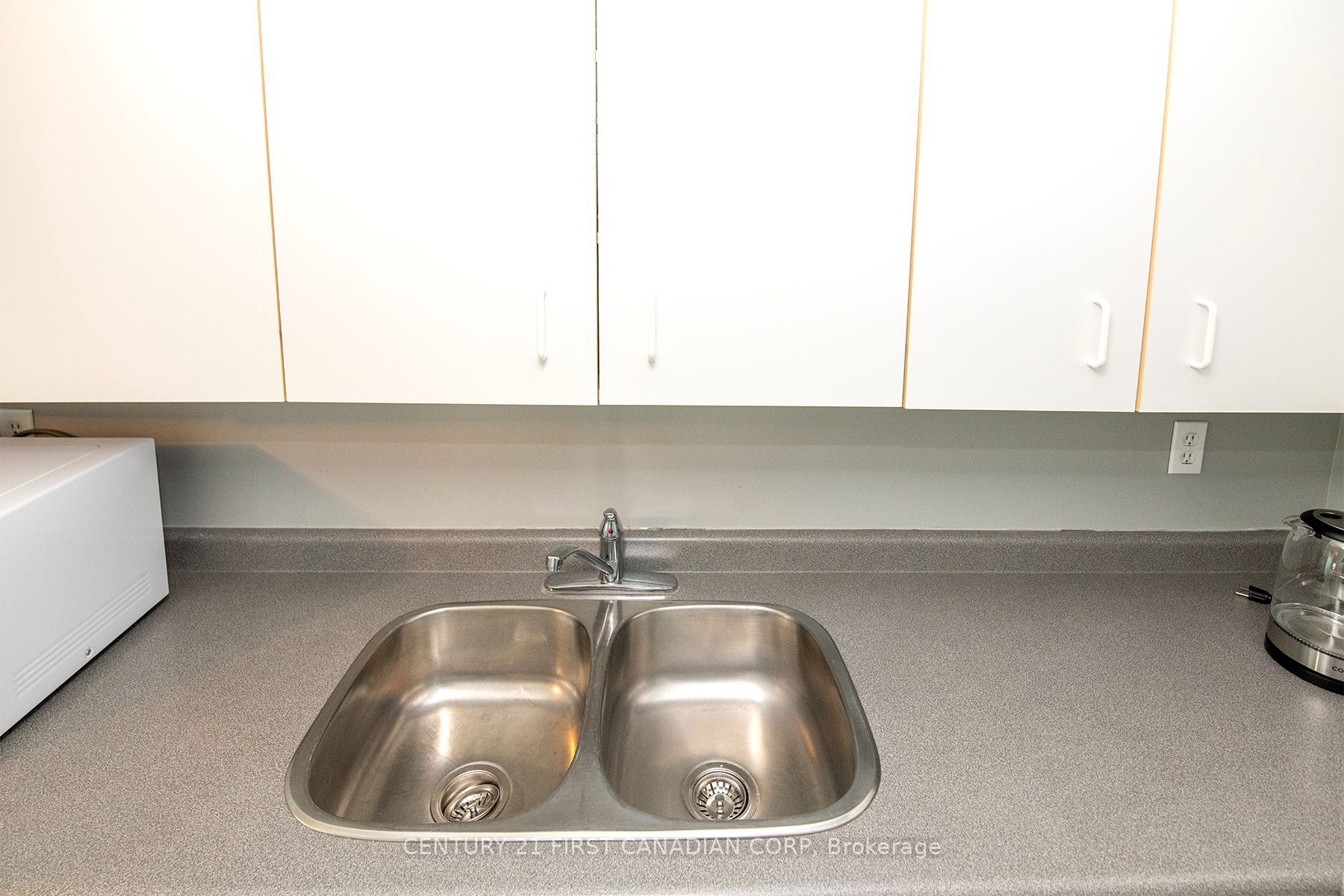 77 Baseline Road 405 Property Photo 13