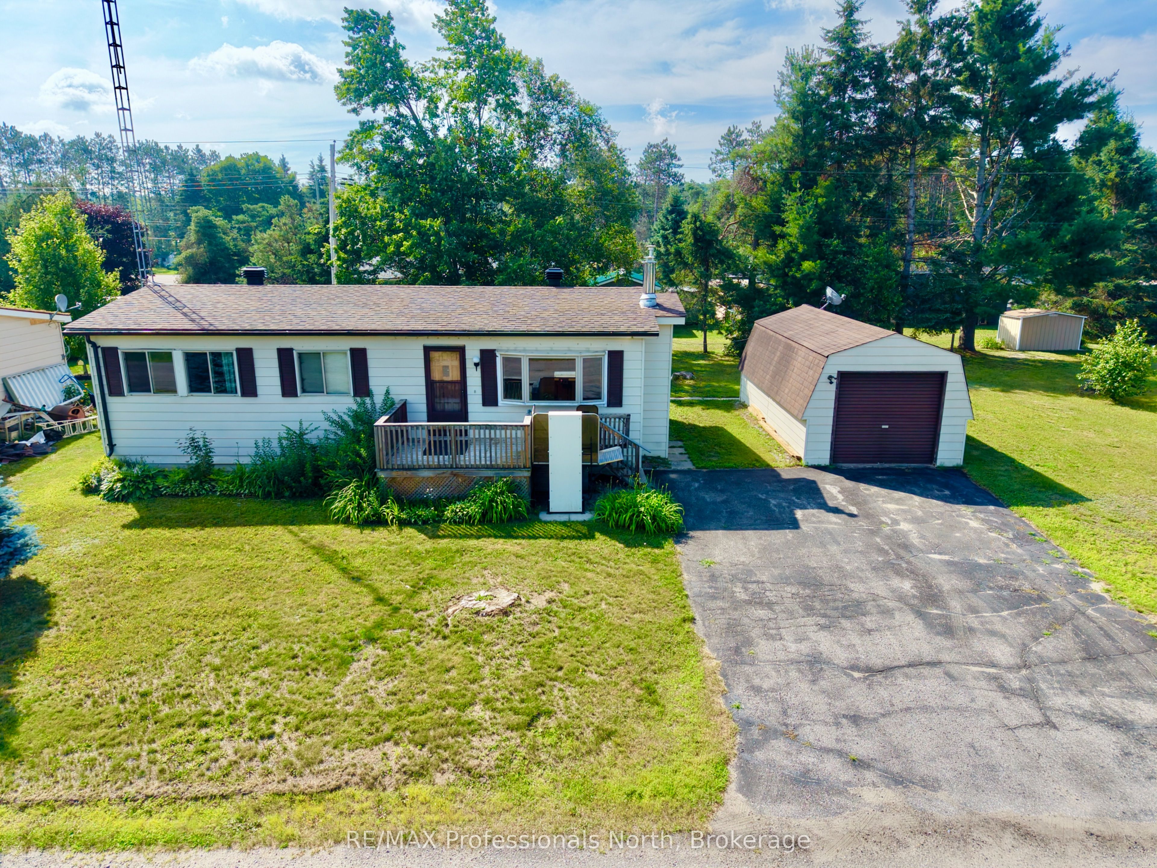 1034 Eighth Lane Property Photo 2