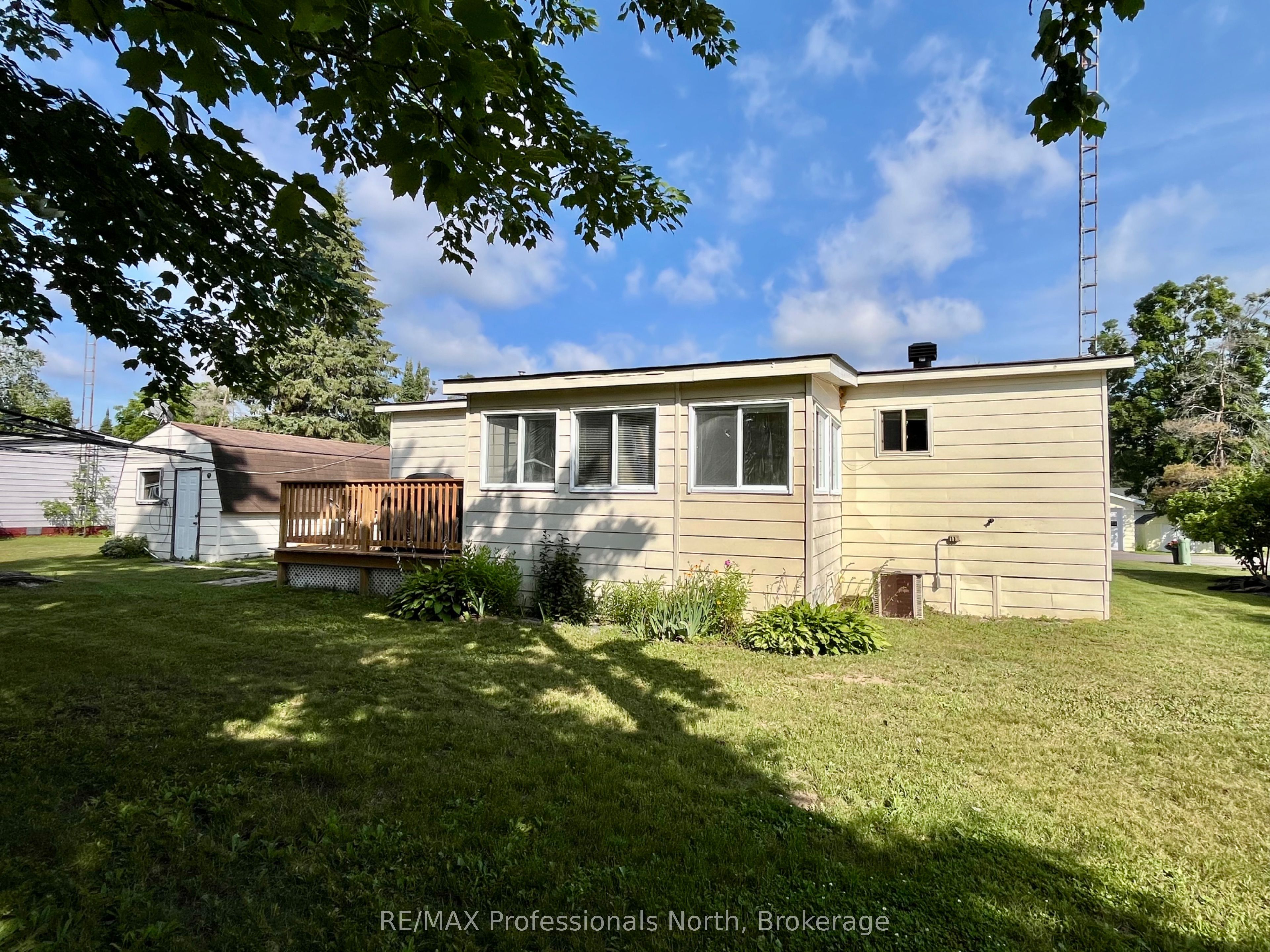 1034 Eighth Lane Property Photo 5