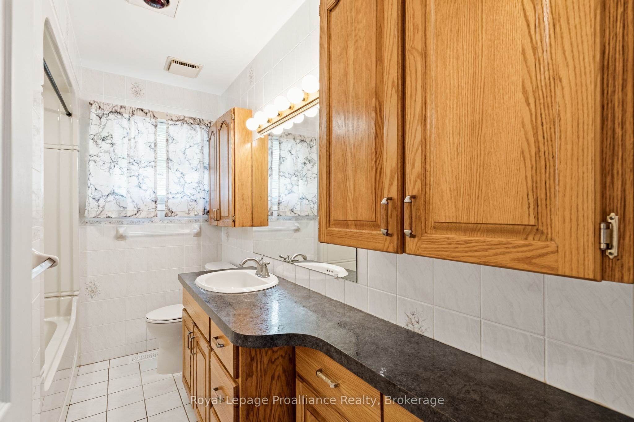 11 Addison Street Property Photo 28
