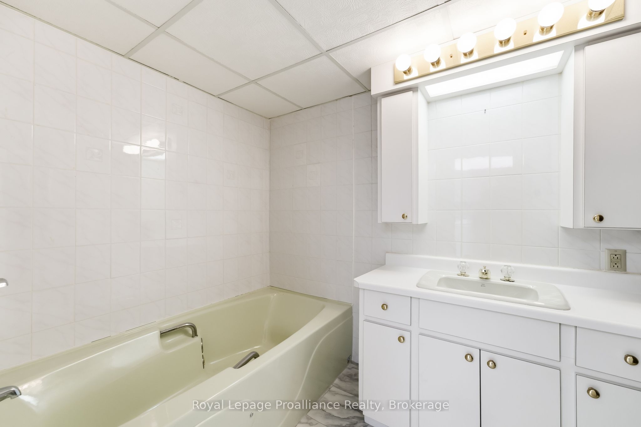 11 Addison Street Property Photo 39