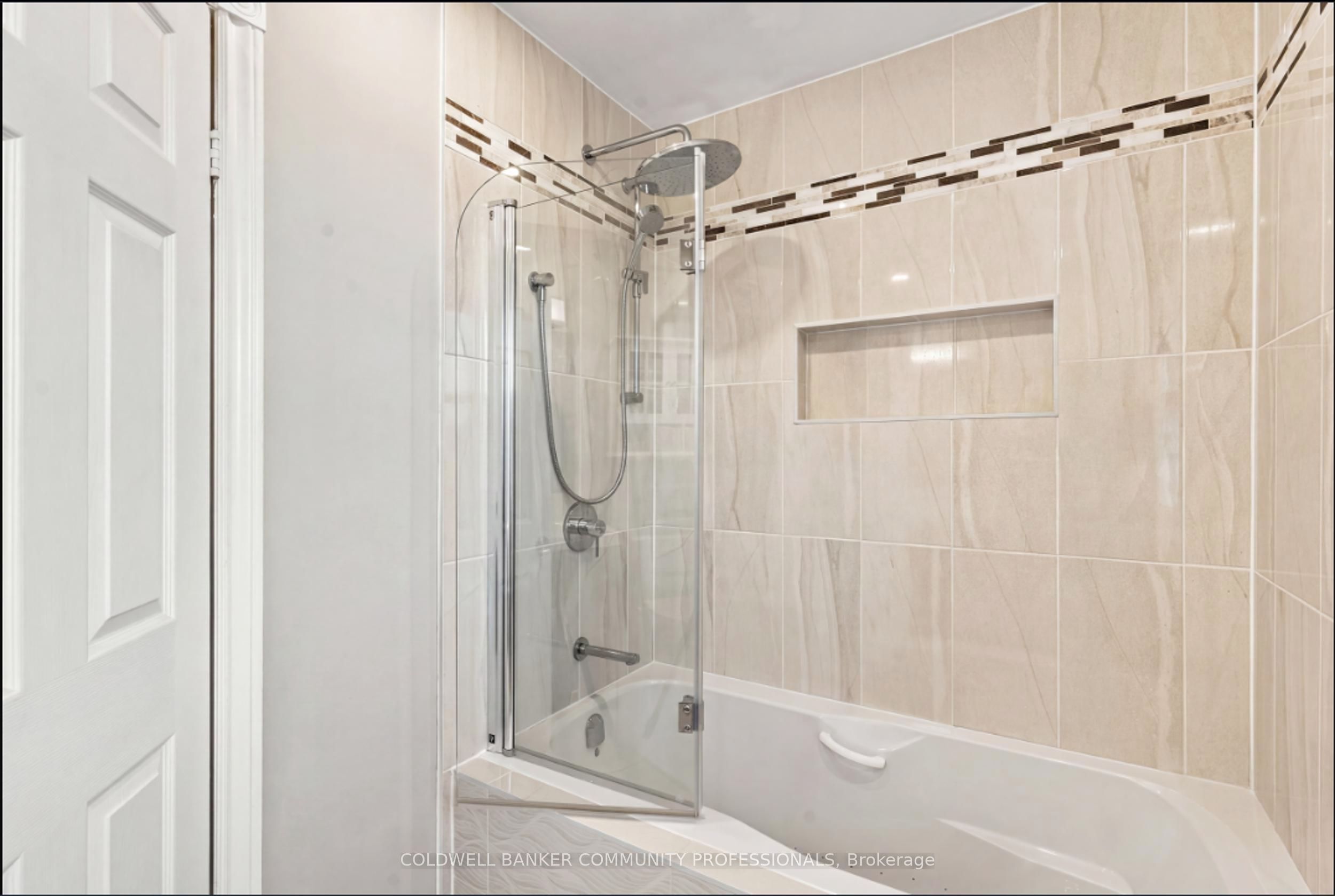 7 Apex Court Property Photo 29