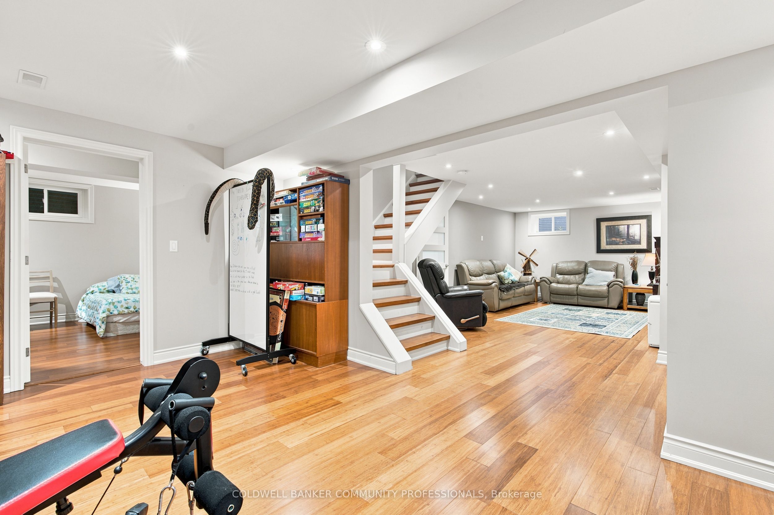 7 Apex Court Property Photo 32