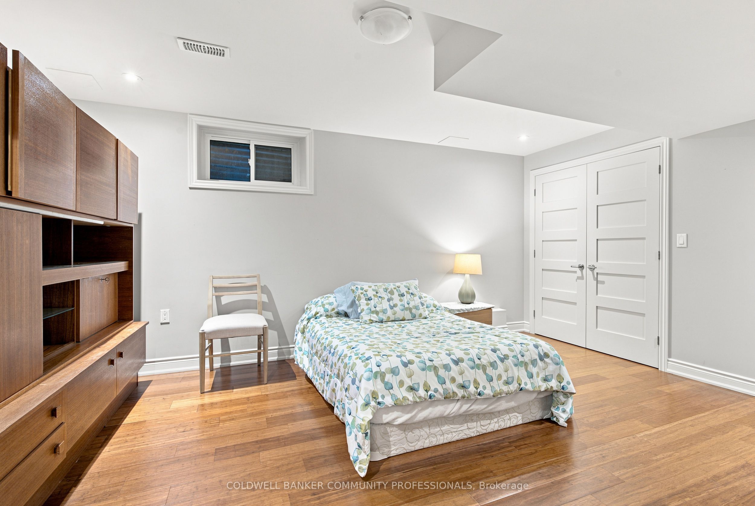 7 Apex Court Property Photo 33
