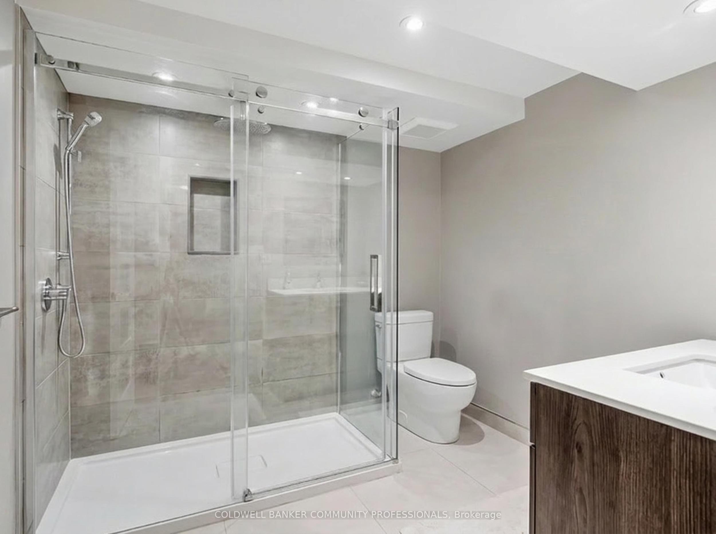 7 Apex Court Property Photo 35
