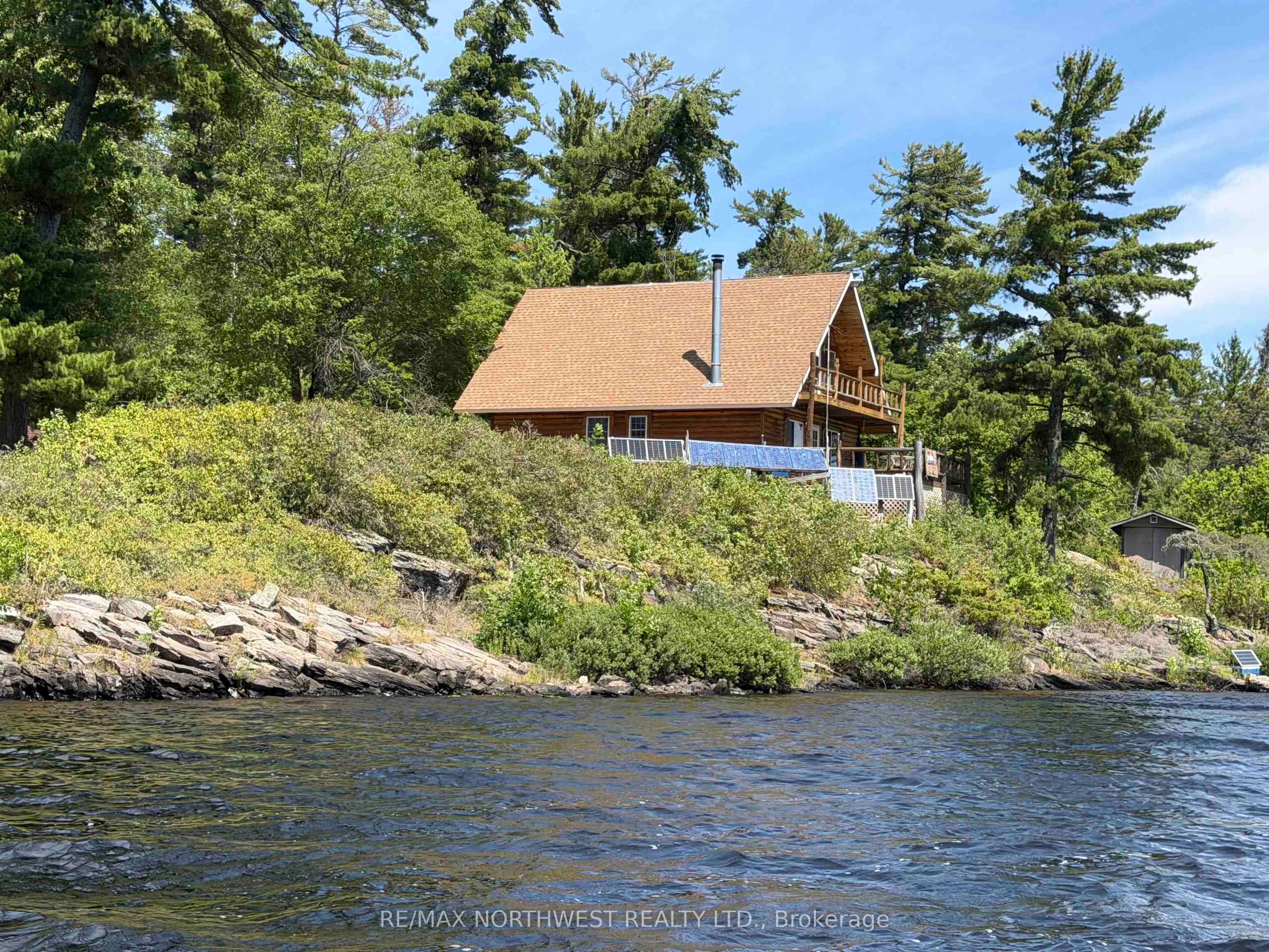 G1686 Rainy Lake Property Photo 2