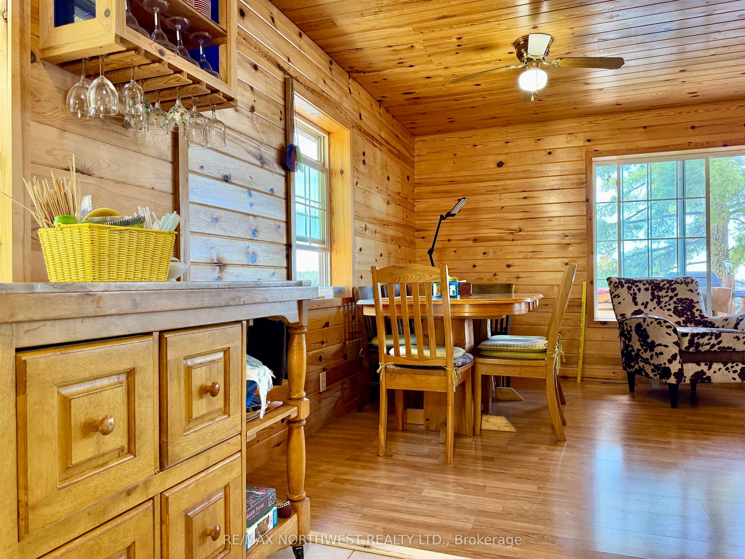 G1686 Rainy Lake Property Photo 8