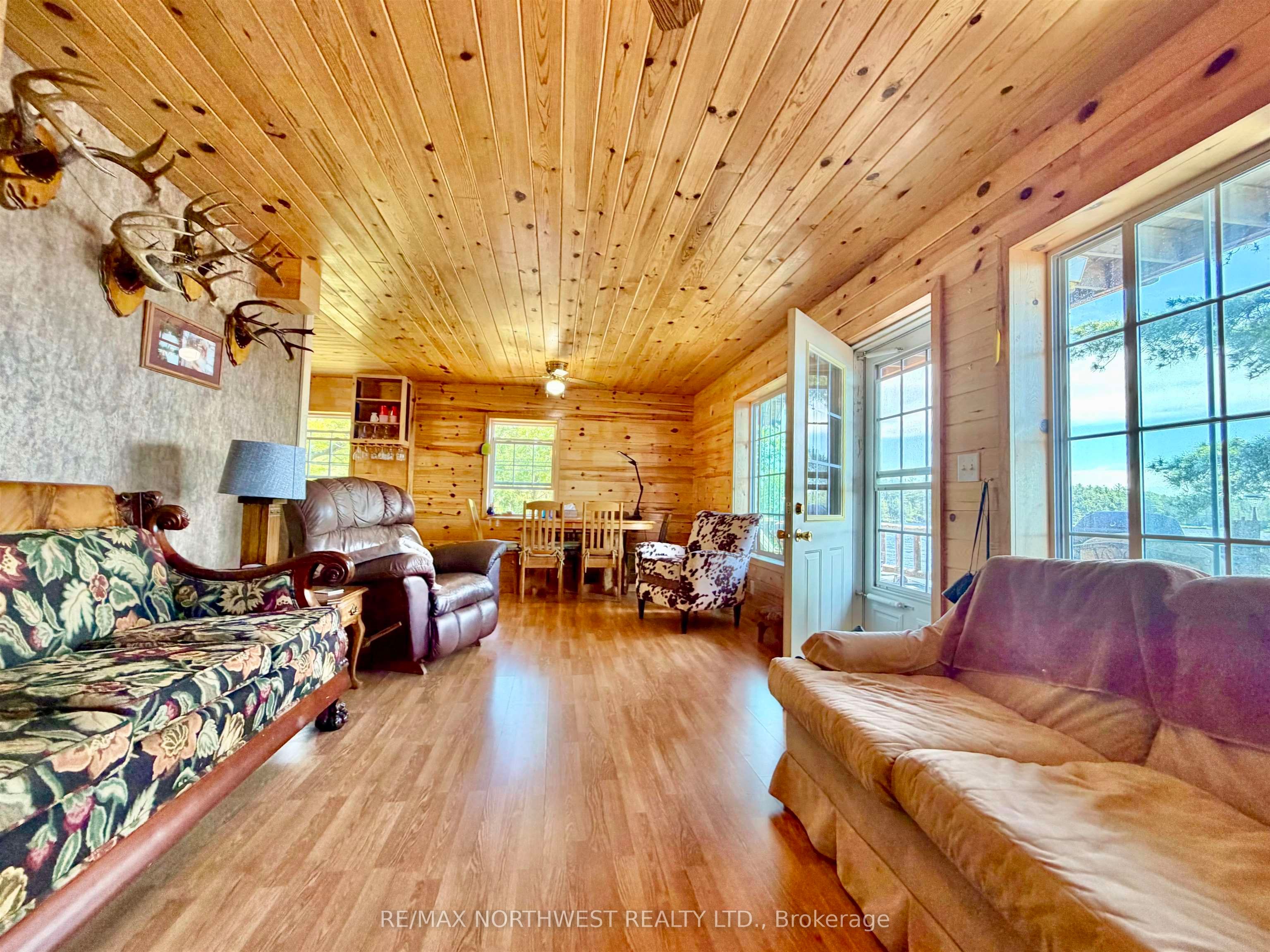 G1686 Rainy Lake Property Photo 9