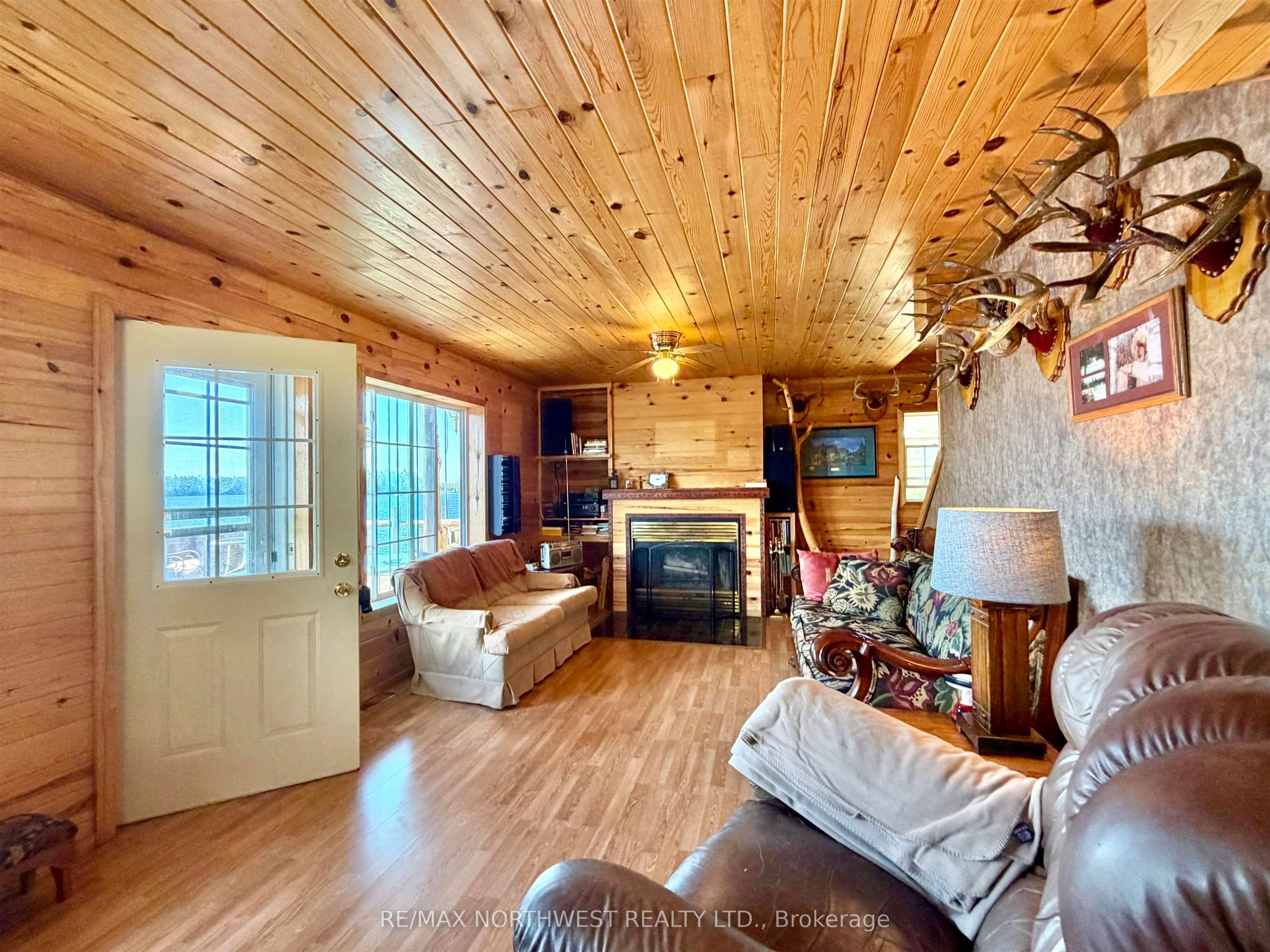 G1686 Rainy Lake Property Photo 12