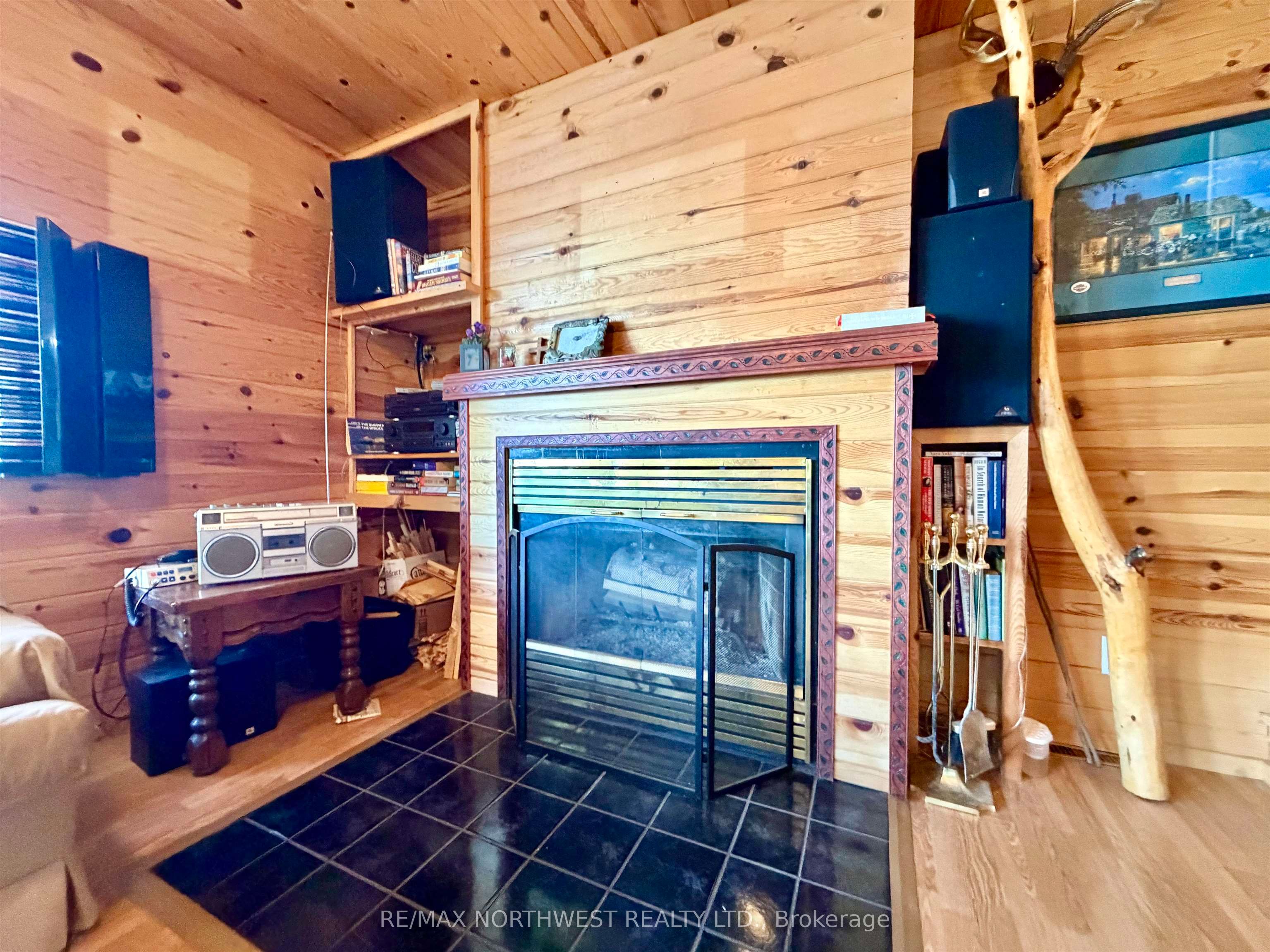 G1686 Rainy Lake Property Photo 13