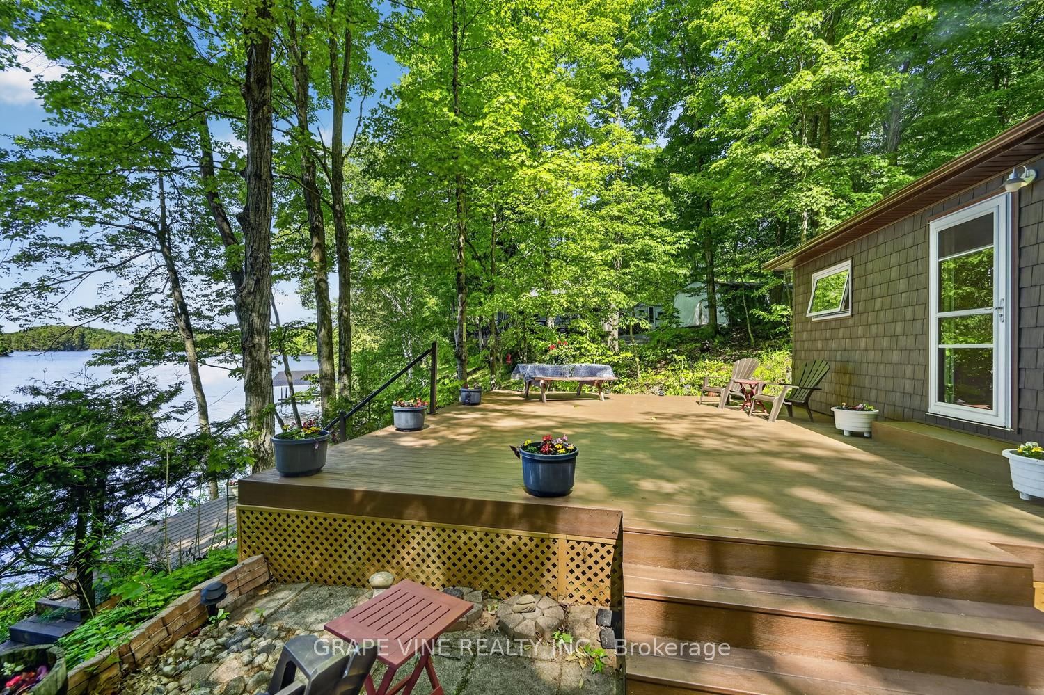 1010 Firefly Lane Property Photo 3
