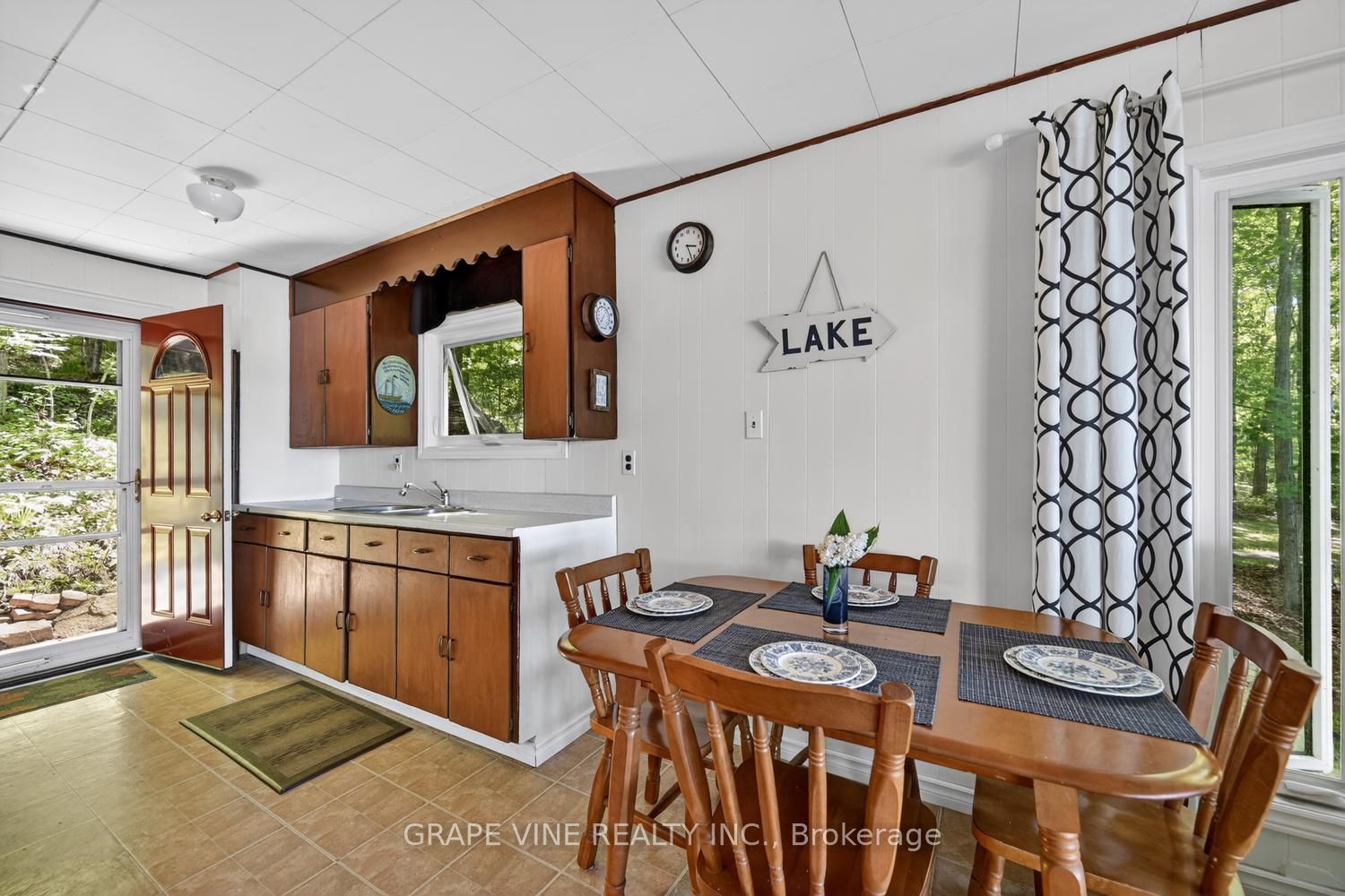 1010 Firefly Lane Property Photo 14