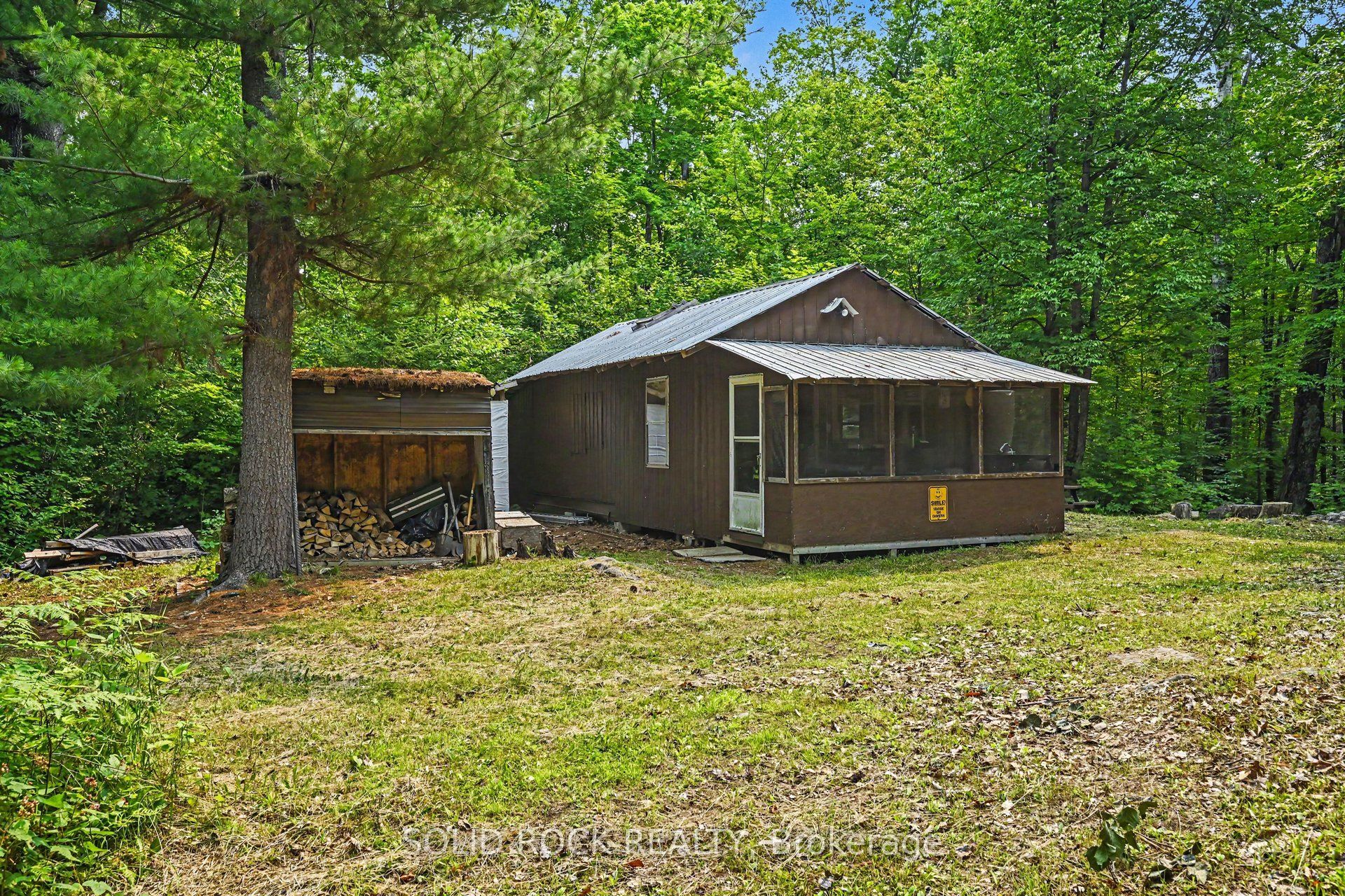 3498 Darling Road N Property Photo 3