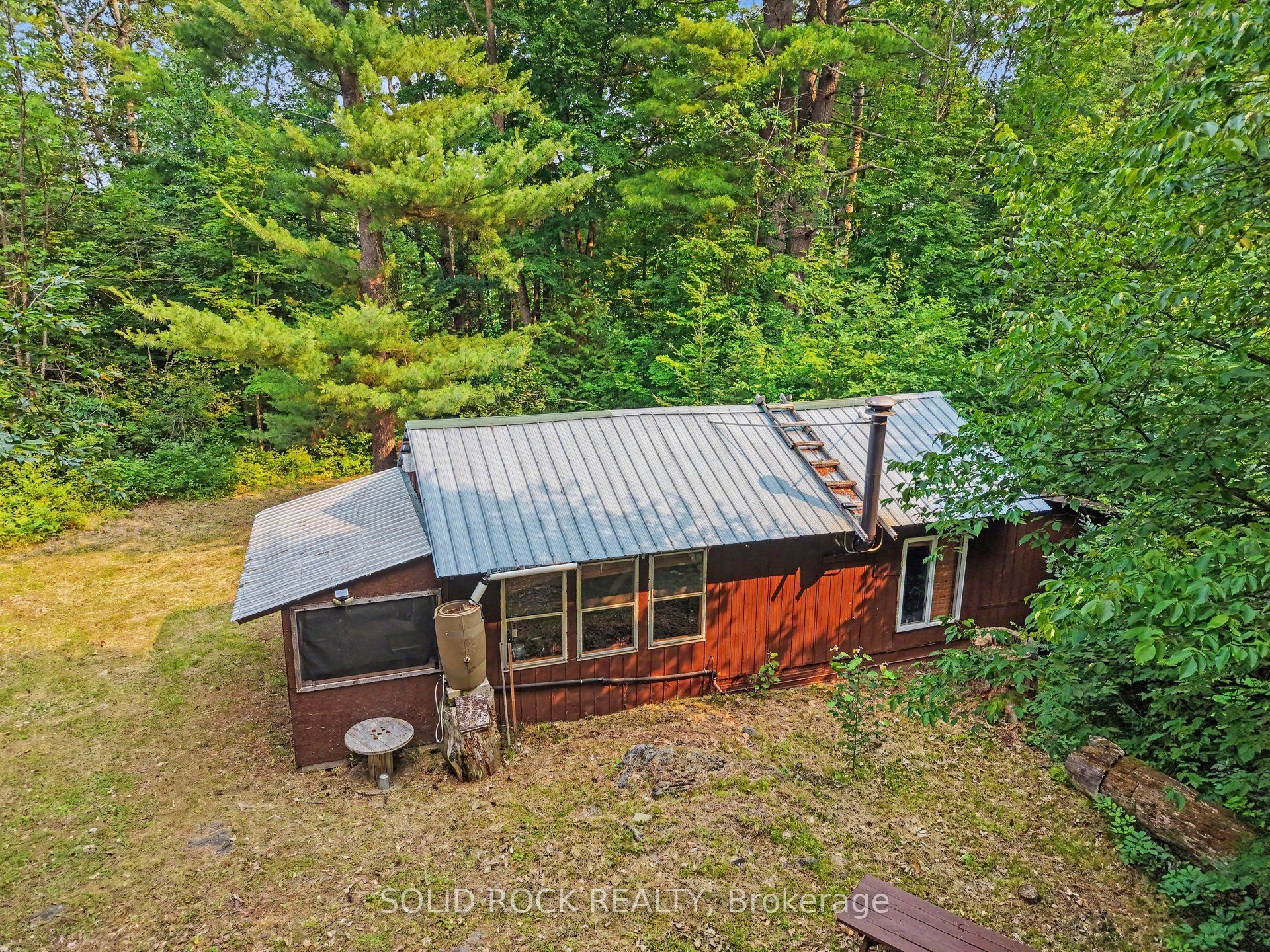 3498 Darling Road N Property Photo 4